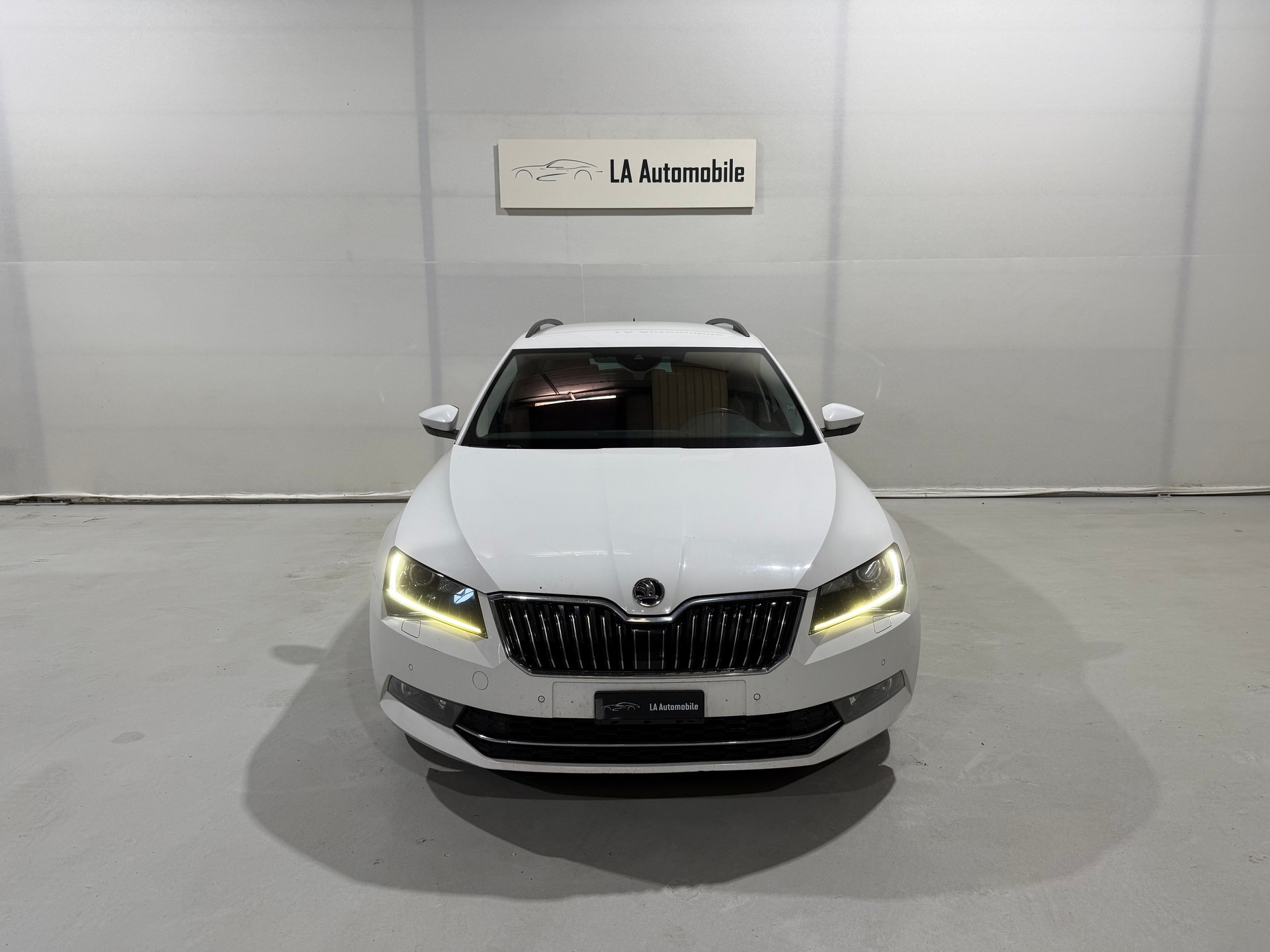 SKODA Superb Combi 2.0 TDi Ambition 4x4 DSG-image-3