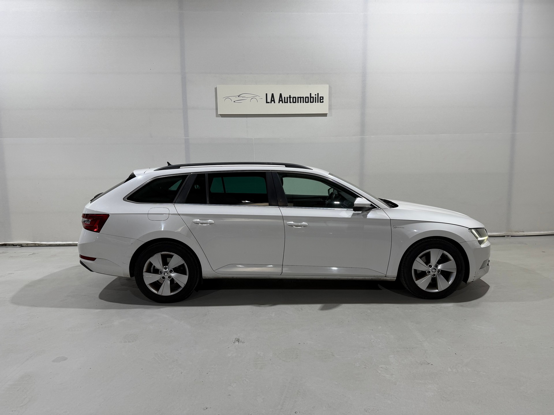 SKODA Superb Combi 2.0 TDi Ambition 4x4 DSG-image-5