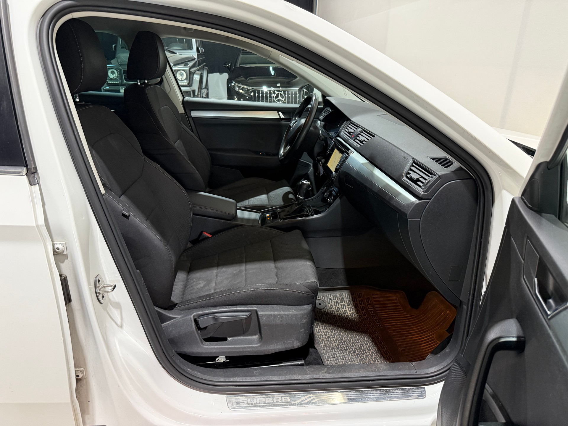 SKODA Superb Combi 2.0 TDi Ambition 4x4 DSG-image-12