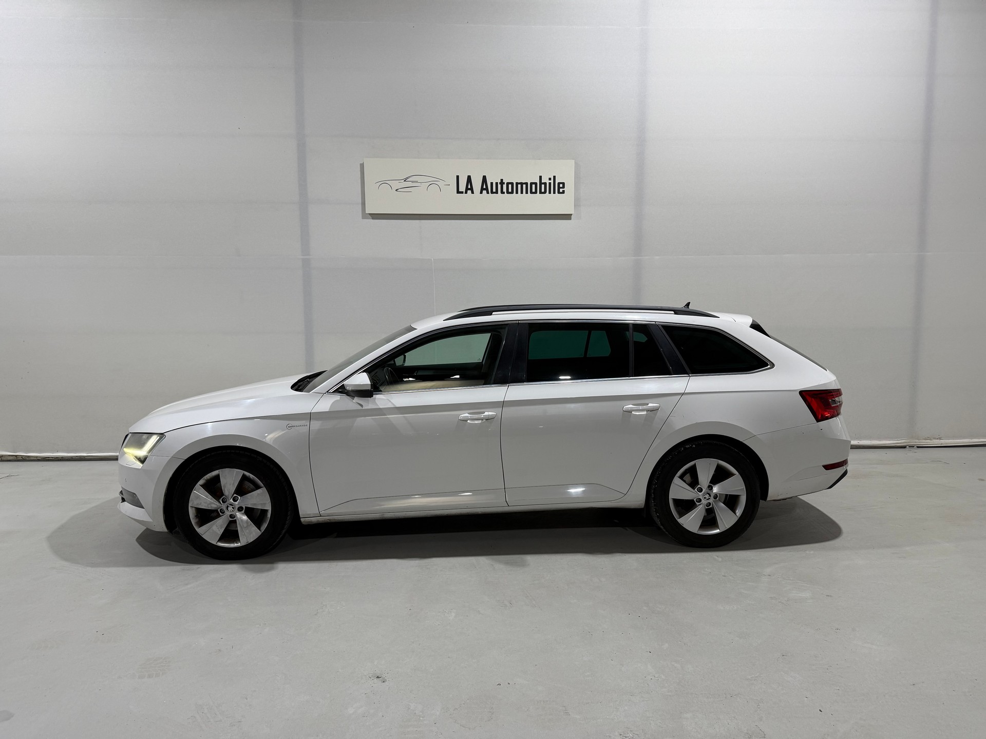 SKODA Superb Combi 2.0 TDi Ambition 4x4 DSG-image-2