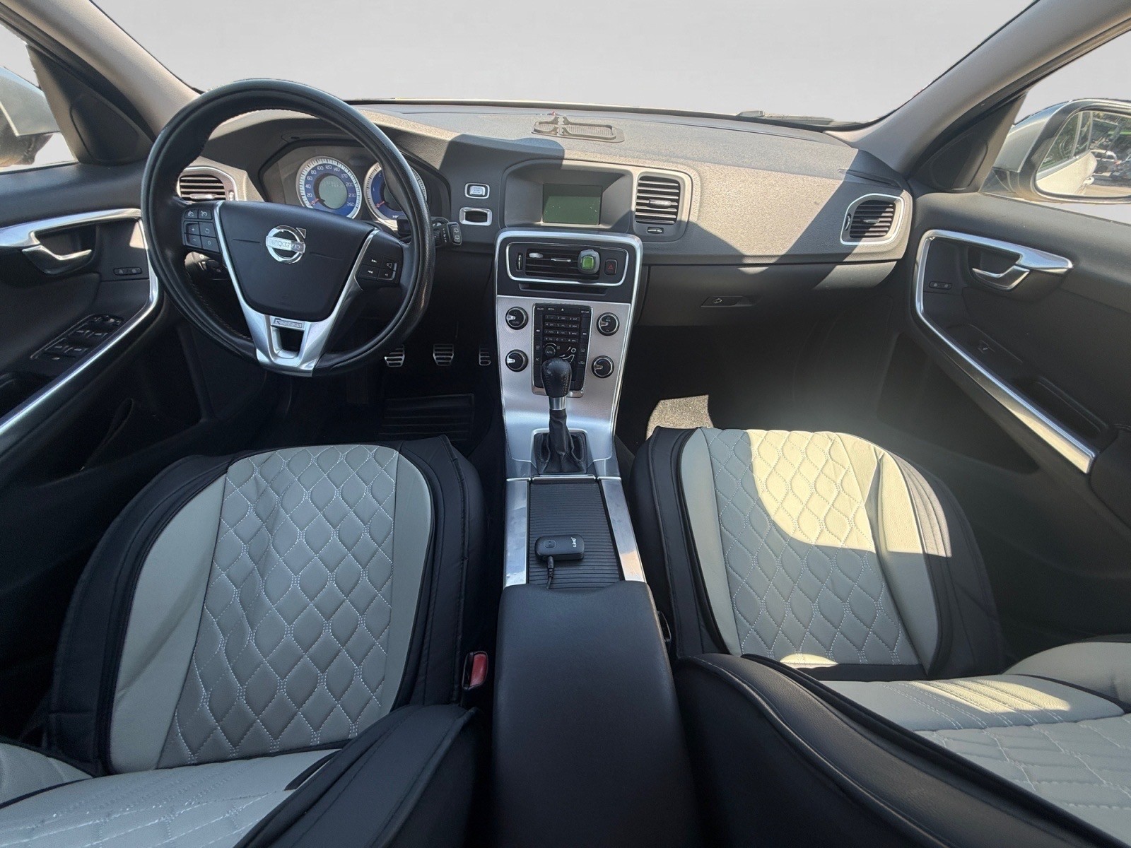 VOLVO V60 D2 R-Design-image-9