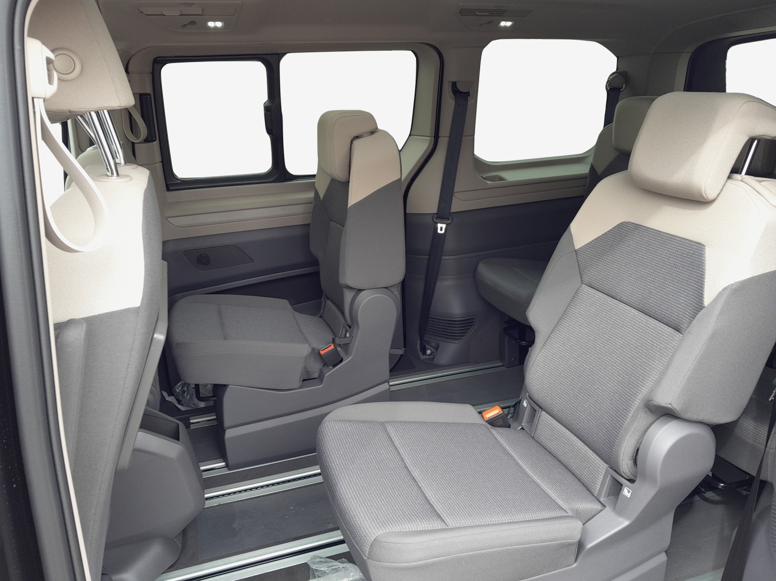 VW Multivan 2.0 TDI Liberty DSG-image-11