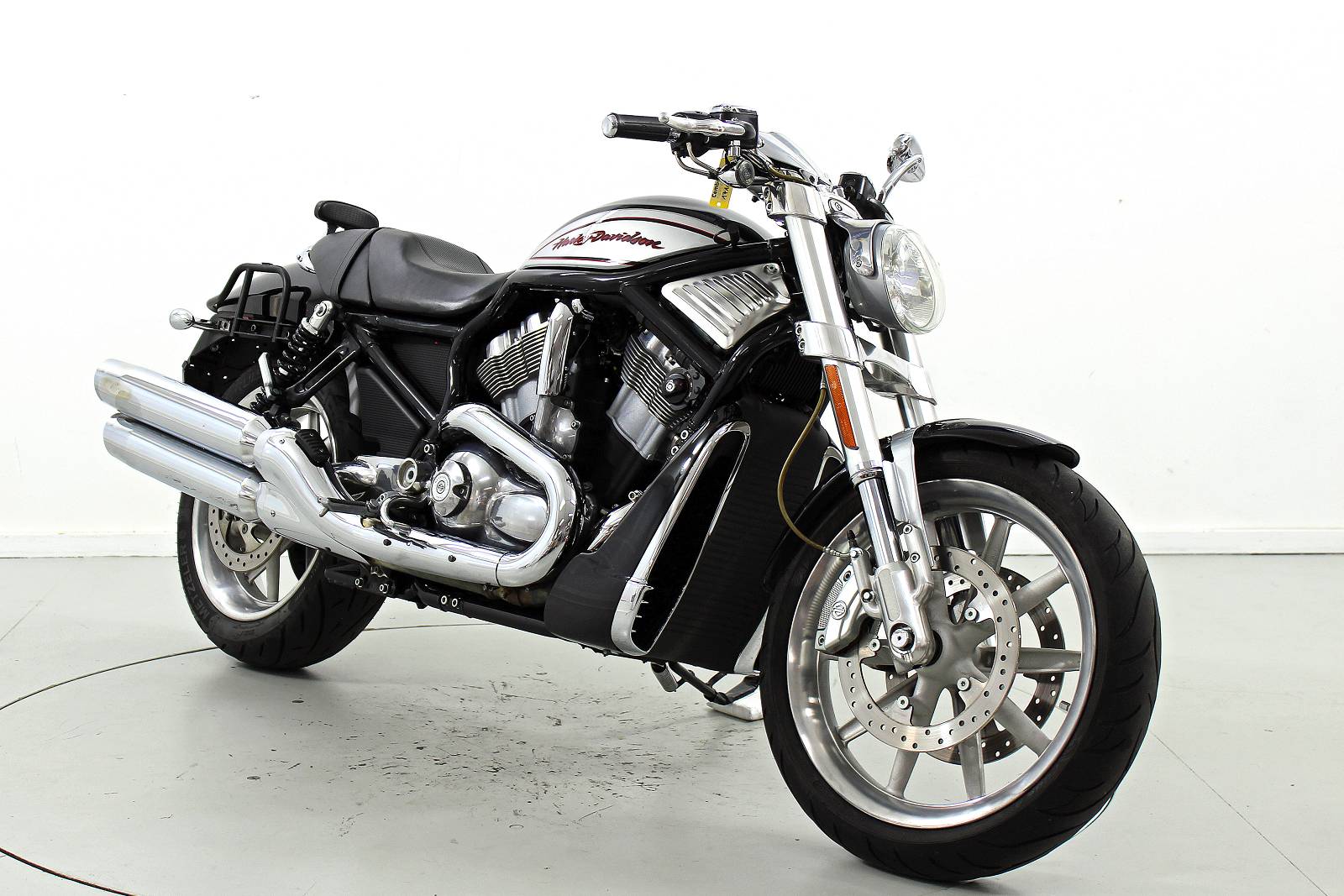 HARLEY-DAVIDSON VRSCR-showroom-element-1