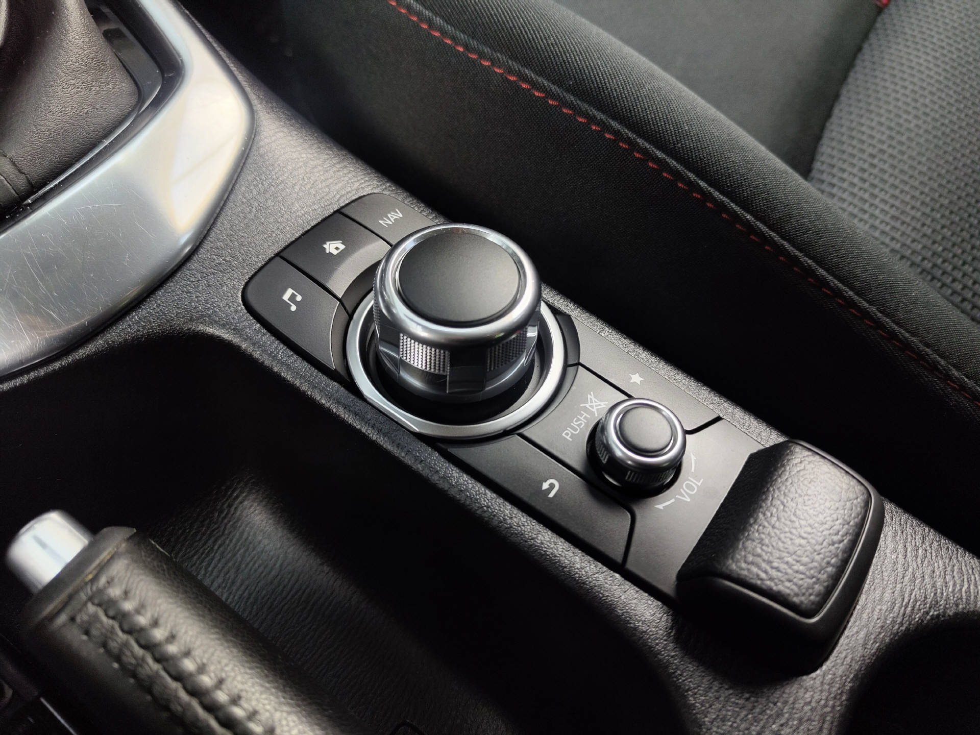 MAZDA 2 1.5 115 Revolution-image-13