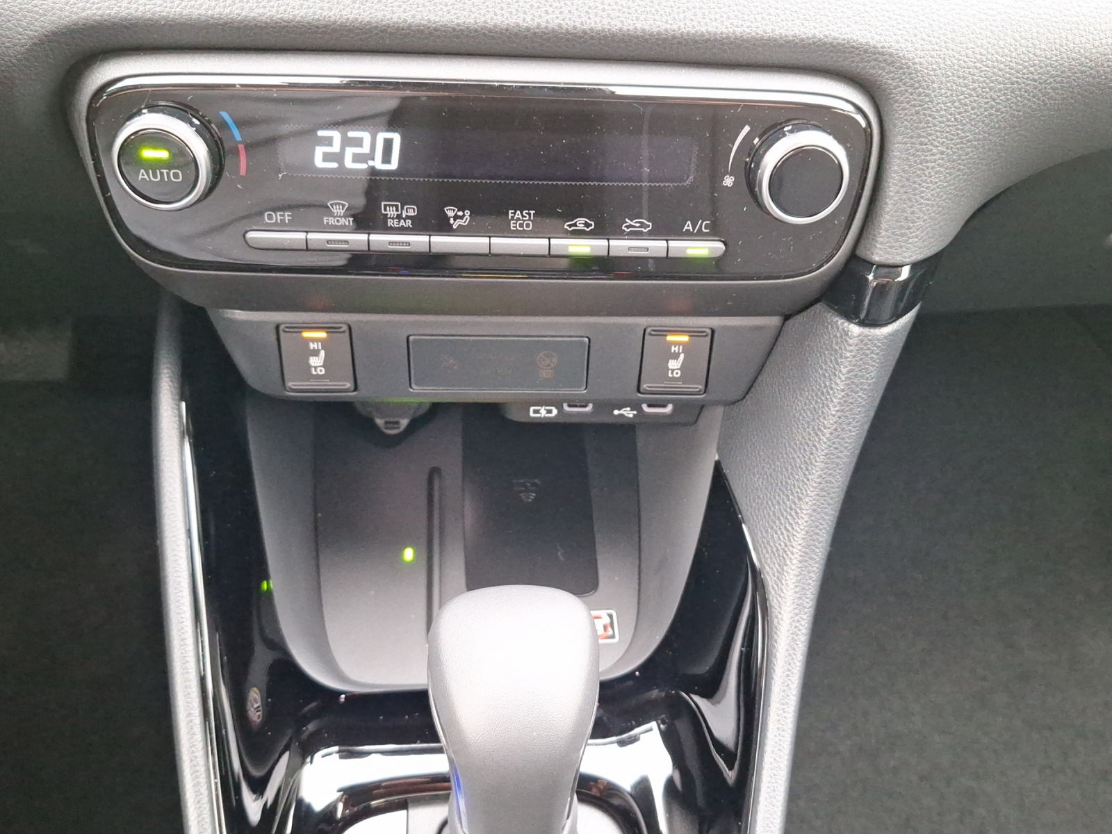 TOYOTA Yaris 1.5 VVT-i HSD Trend-image-12