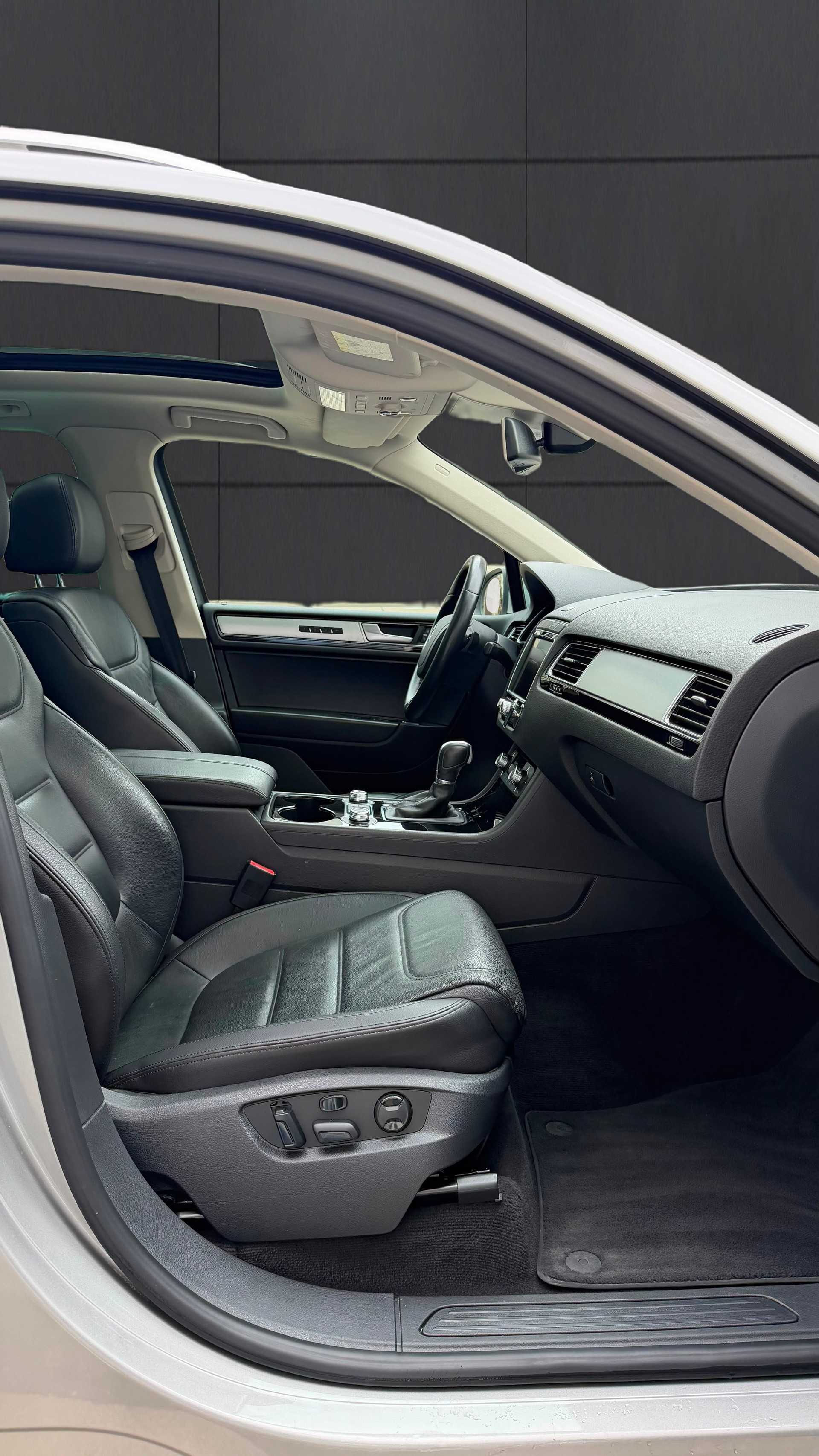VW Touareg 3.0 TDI BlueMotion Technology Tiptronic-image-4