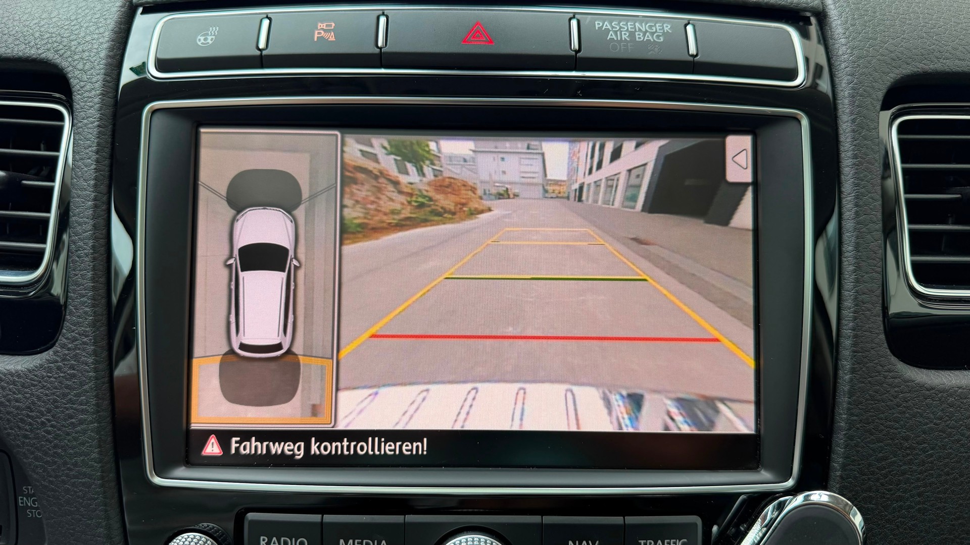 VW Touareg 3.0 TDI BlueMotion Technology Tiptronic-image-12