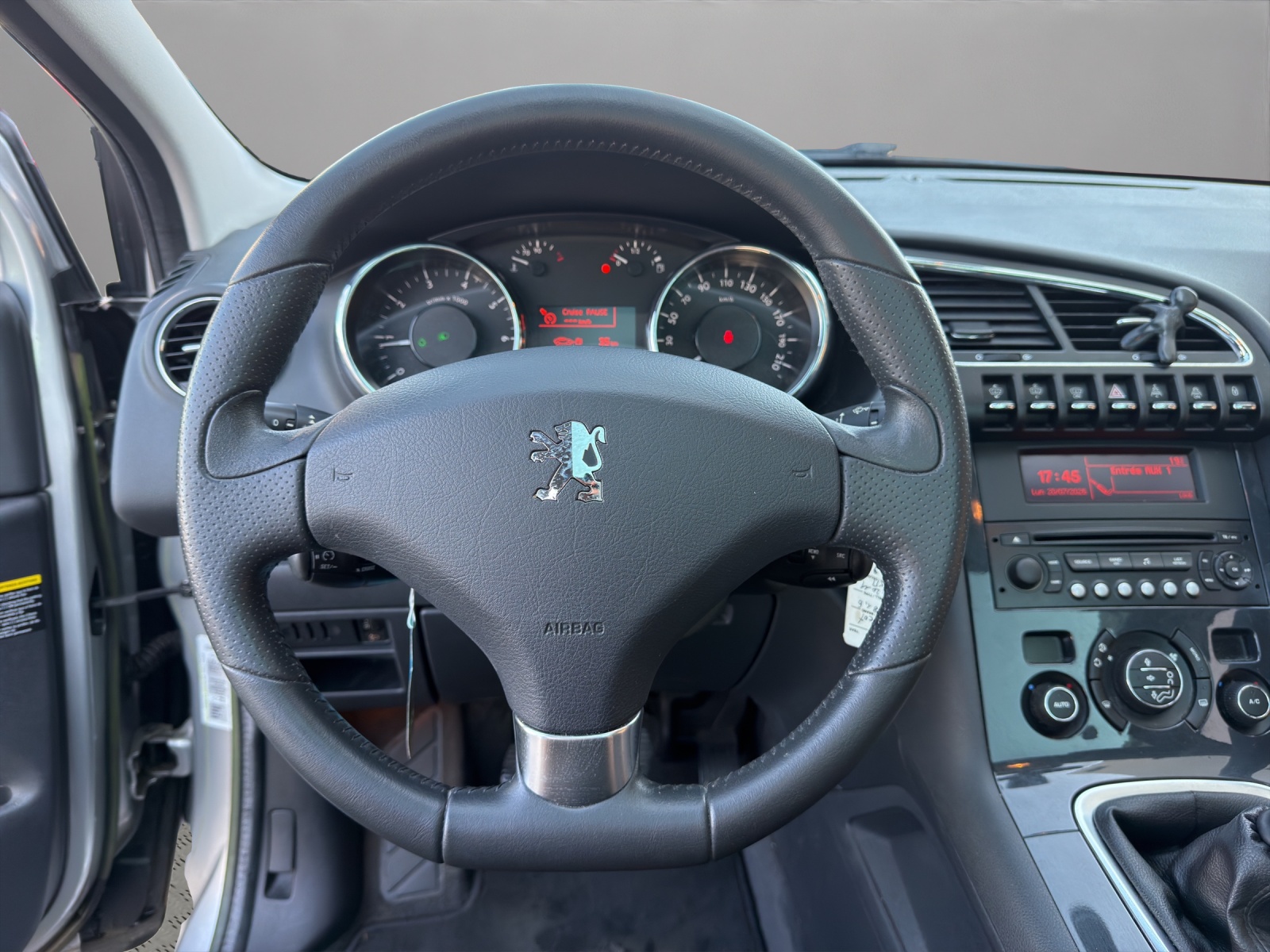 PEUGEOT 3008 1.6 16V T Sport-image-12