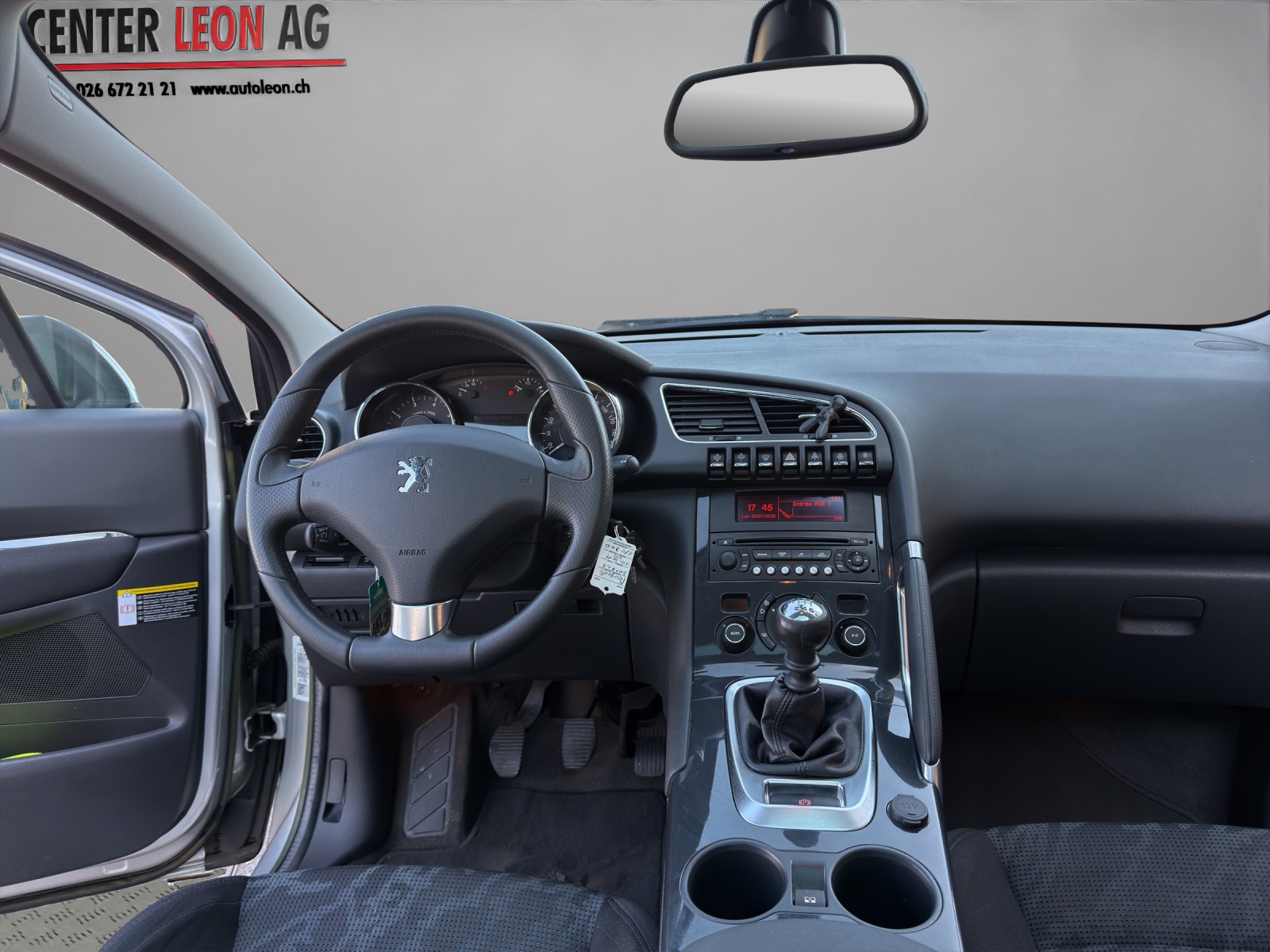 PEUGEOT 3008 1.6 16V T Sport-image-16