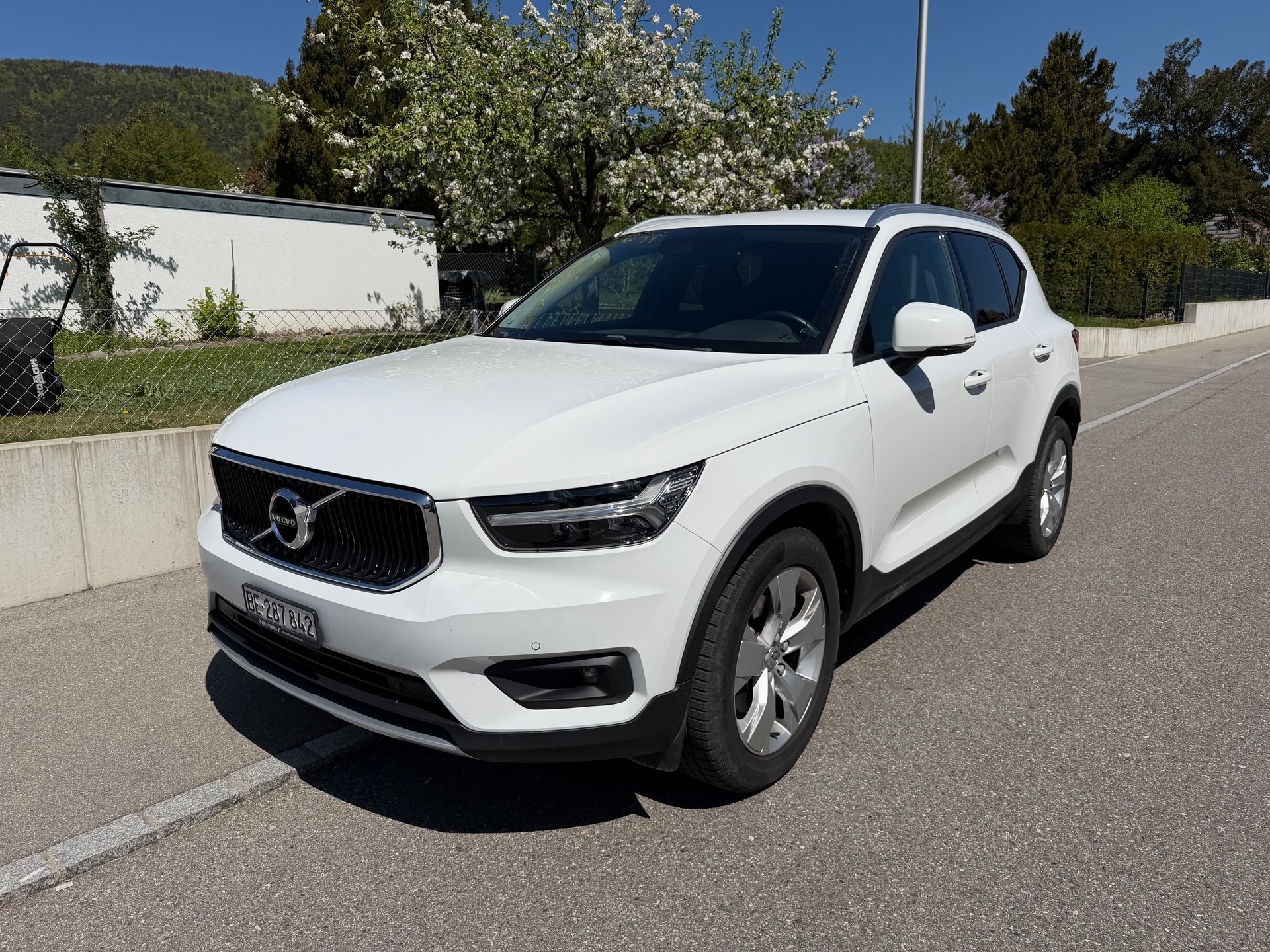 VOLVO XC40 D4 AWD Momentum Geartronic-image-0