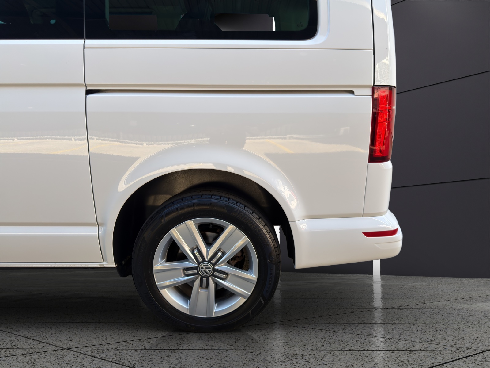 VW T6.1 Multivan 2.0 Bi-TDI Comfortline 4Motion DSG-image-7
