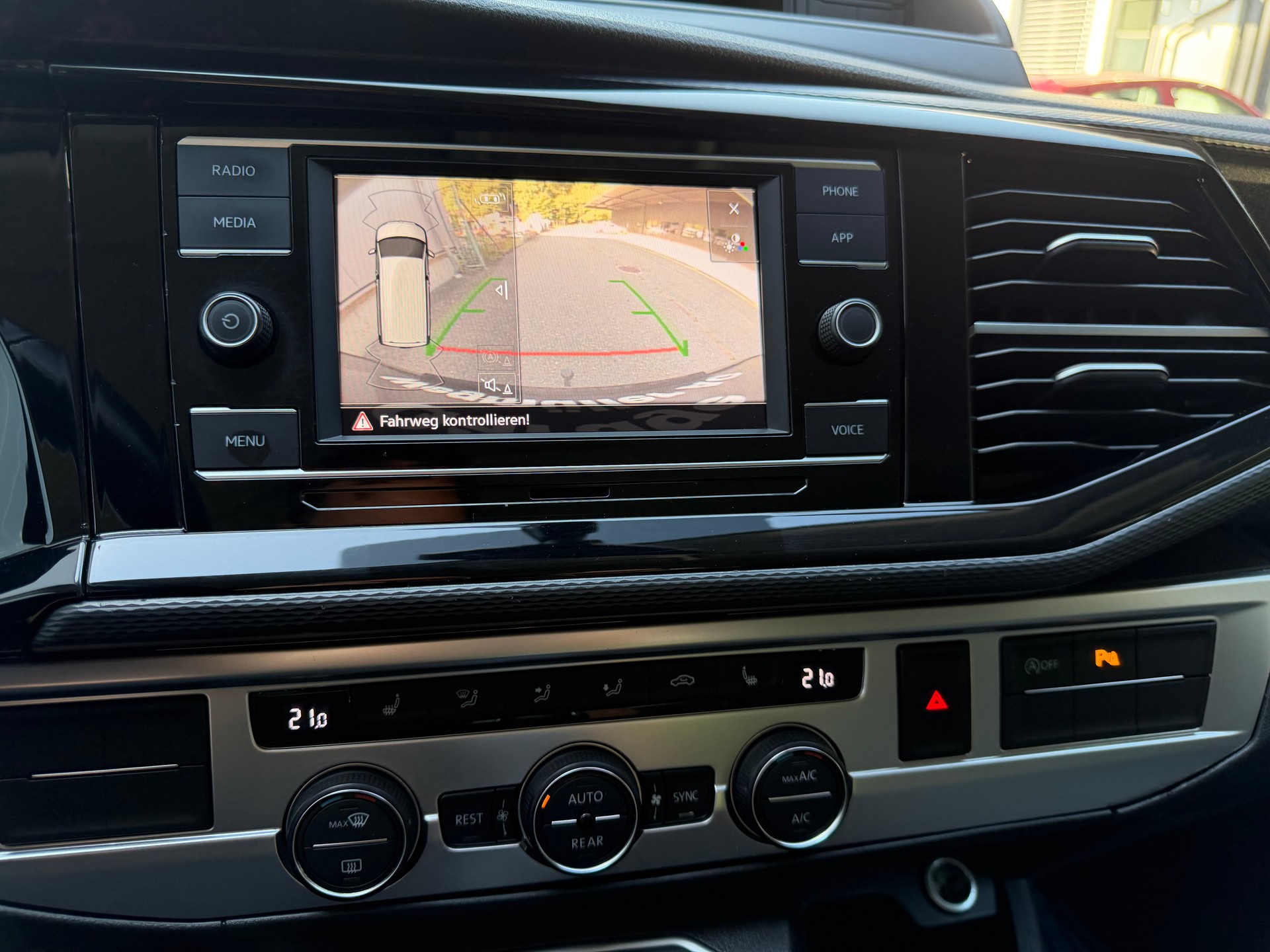 VW T6.1 Multivan 2.0 Bi-TDI Comfortline 4Motion DSG-image-16