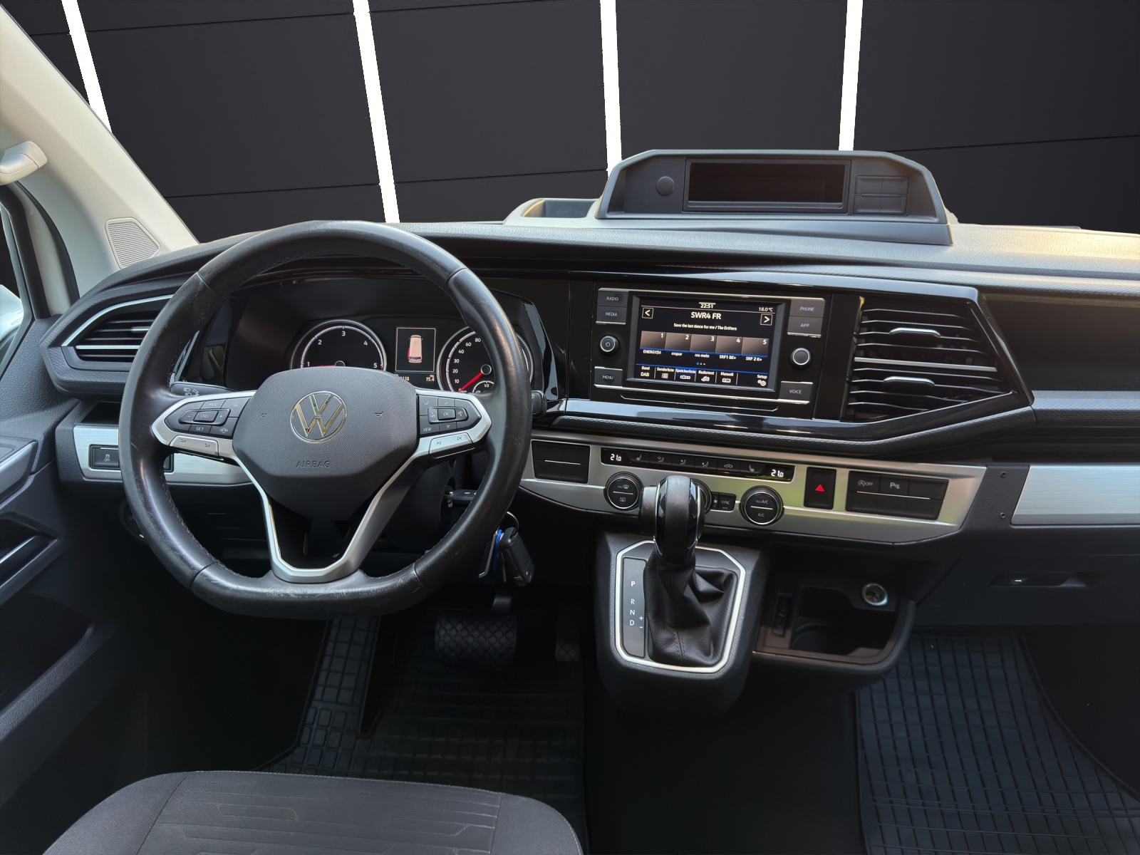 VW T6.1 Multivan 2.0 Bi-TDI Comfortline 4Motion DSG-image-11