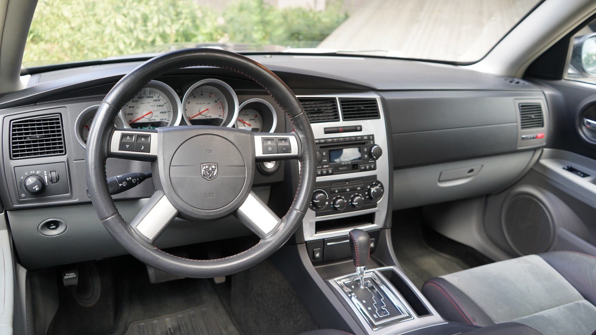 DODGE SRT8 HEMI-image-8