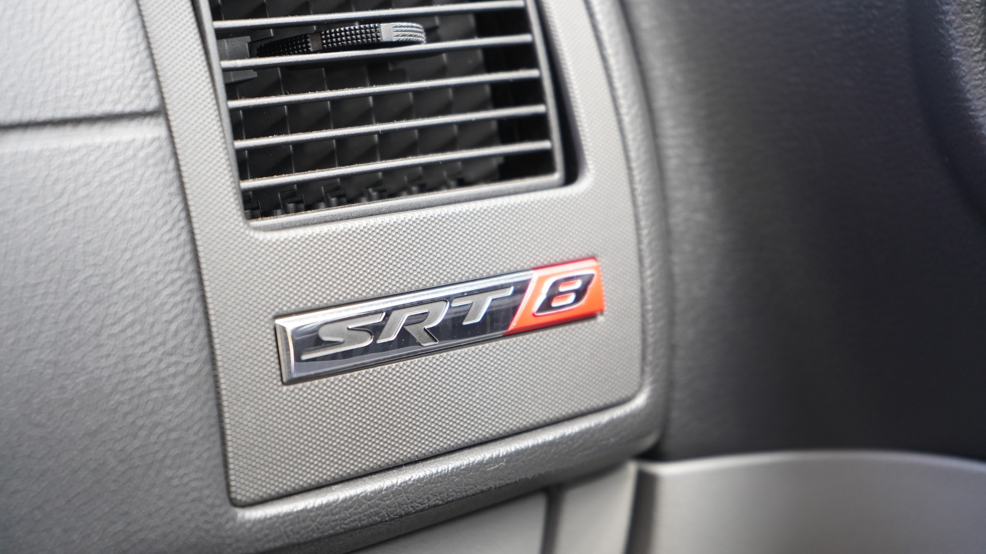 DODGE SRT8 HEMI-image-12