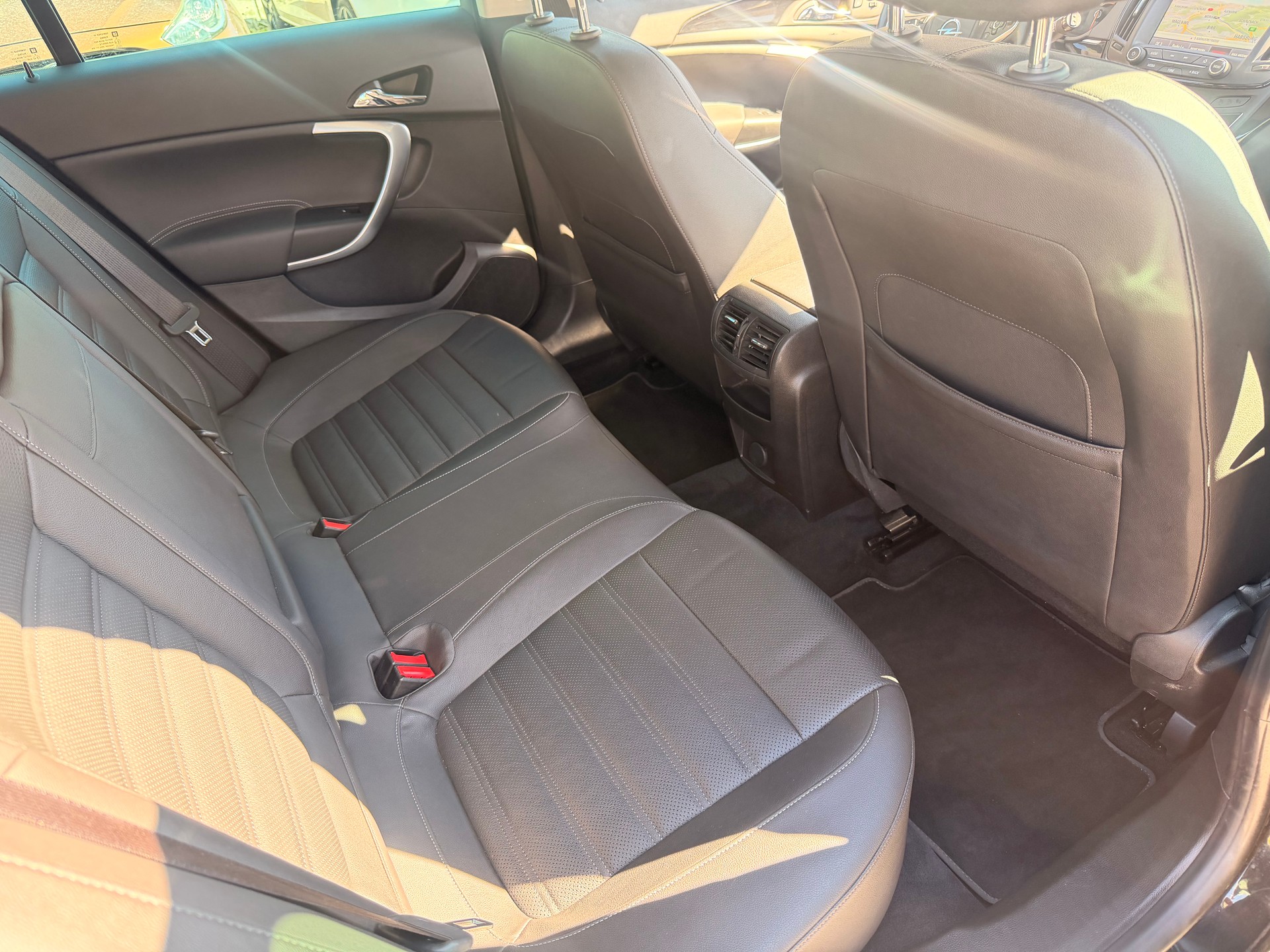 OPEL Insignia ST 2.0 Turbo Edition 4WD Aut.-image-16