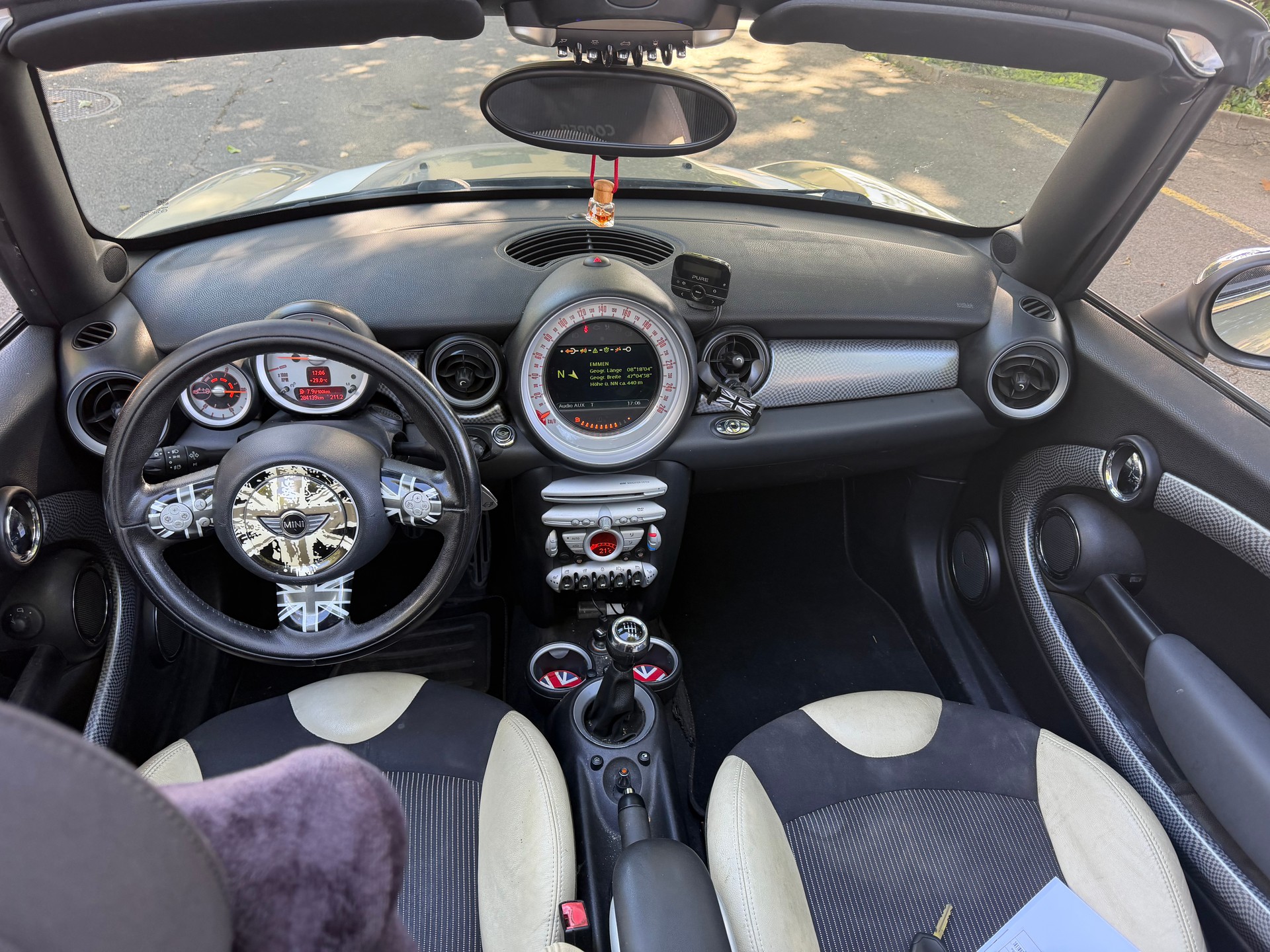 MINI Cooper S Cabriolet-image-2