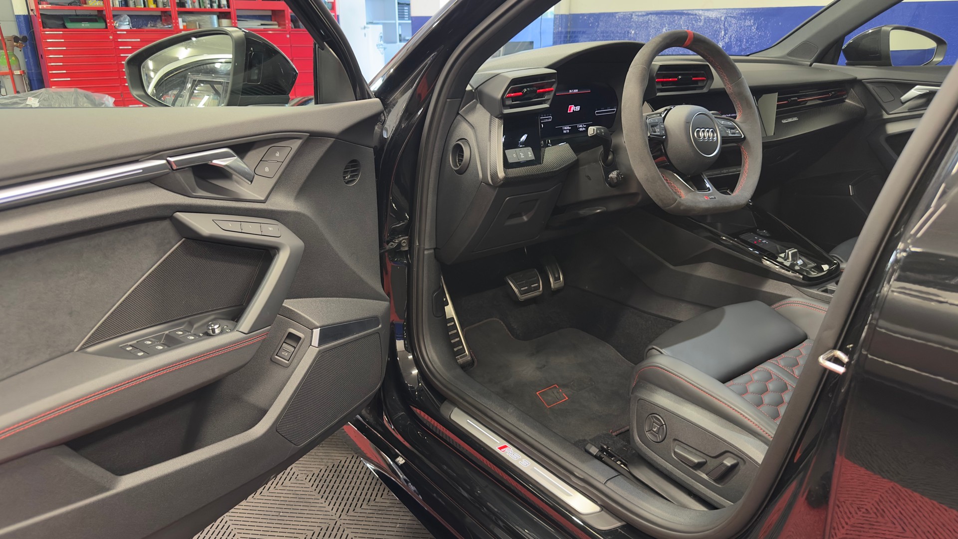 AUDI RS3 Sportback 2.5 TSI quattro S-tronic-image-7