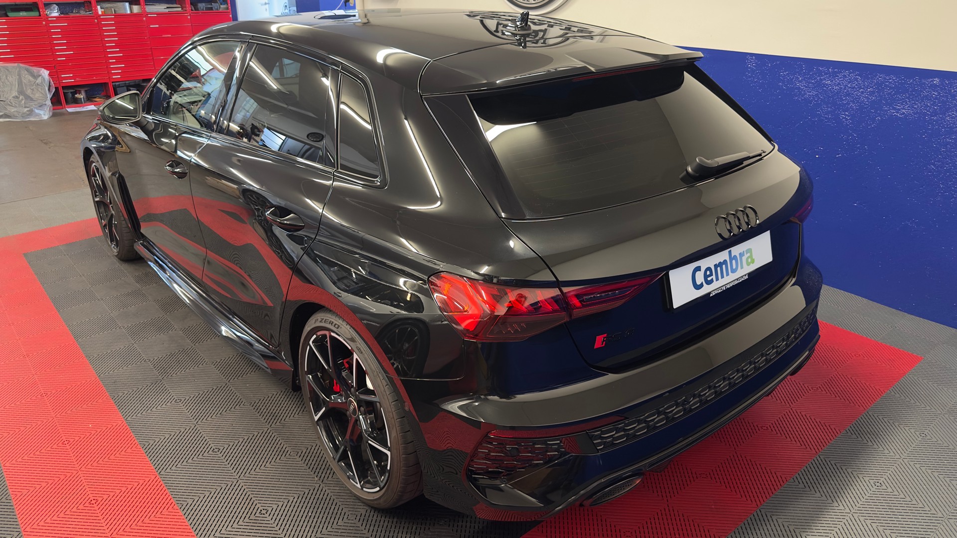 AUDI RS3 Sportback 2.5 TSI quattro S-tronic-image-4