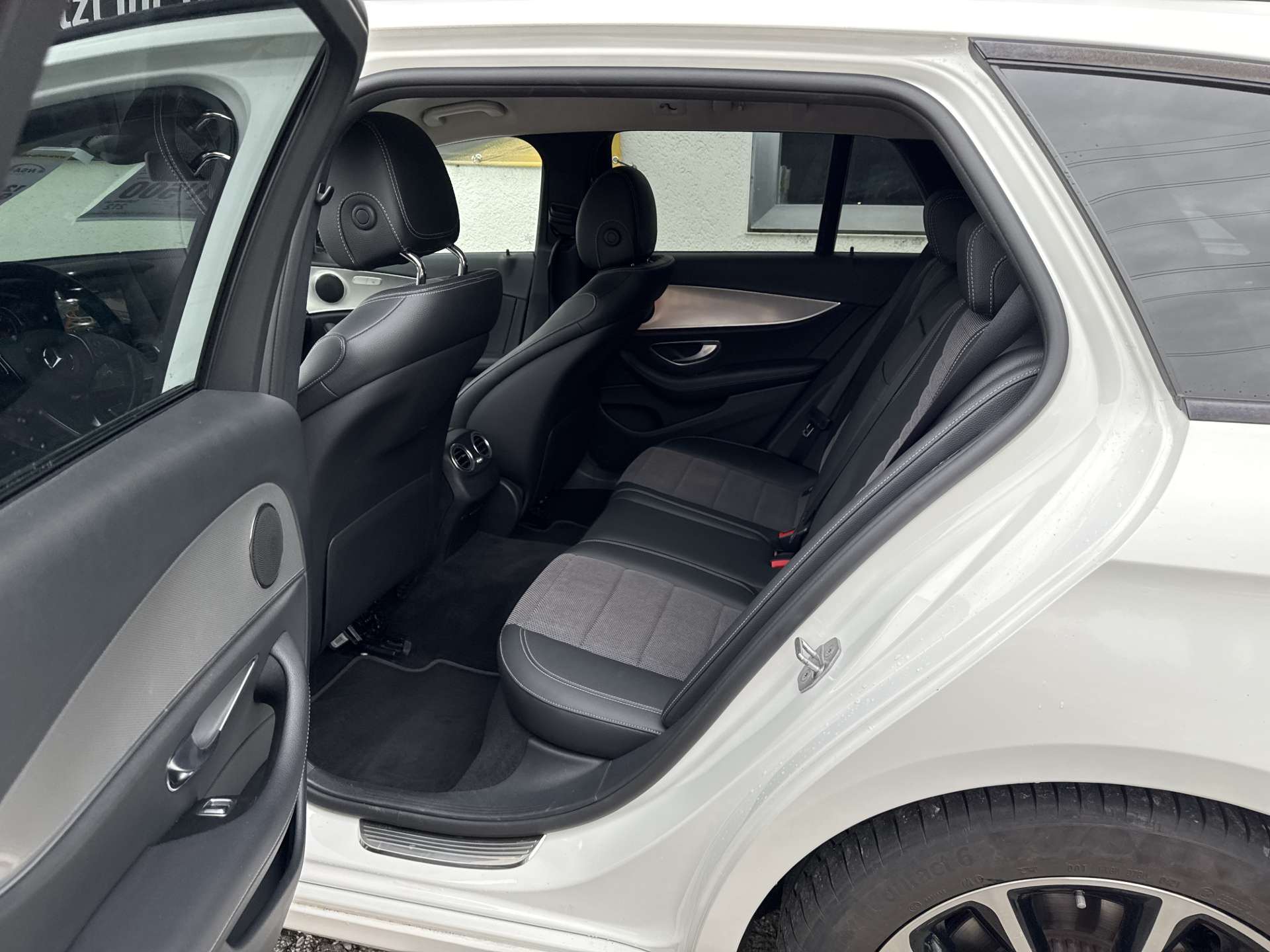 MERCEDES-BENZ E 200 d Avantgarde 9G-Tronic-image-7