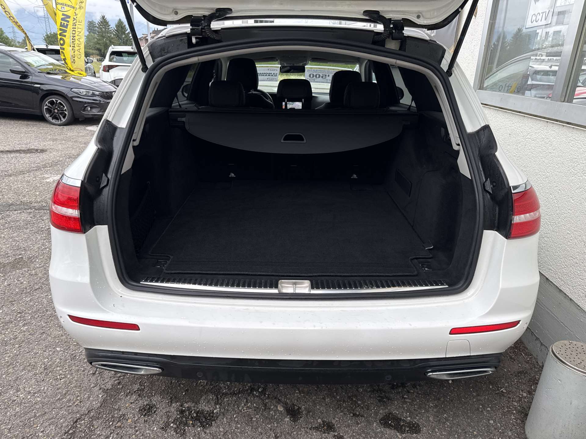 MERCEDES-BENZ E 200 d Avantgarde 9G-Tronic-image-8