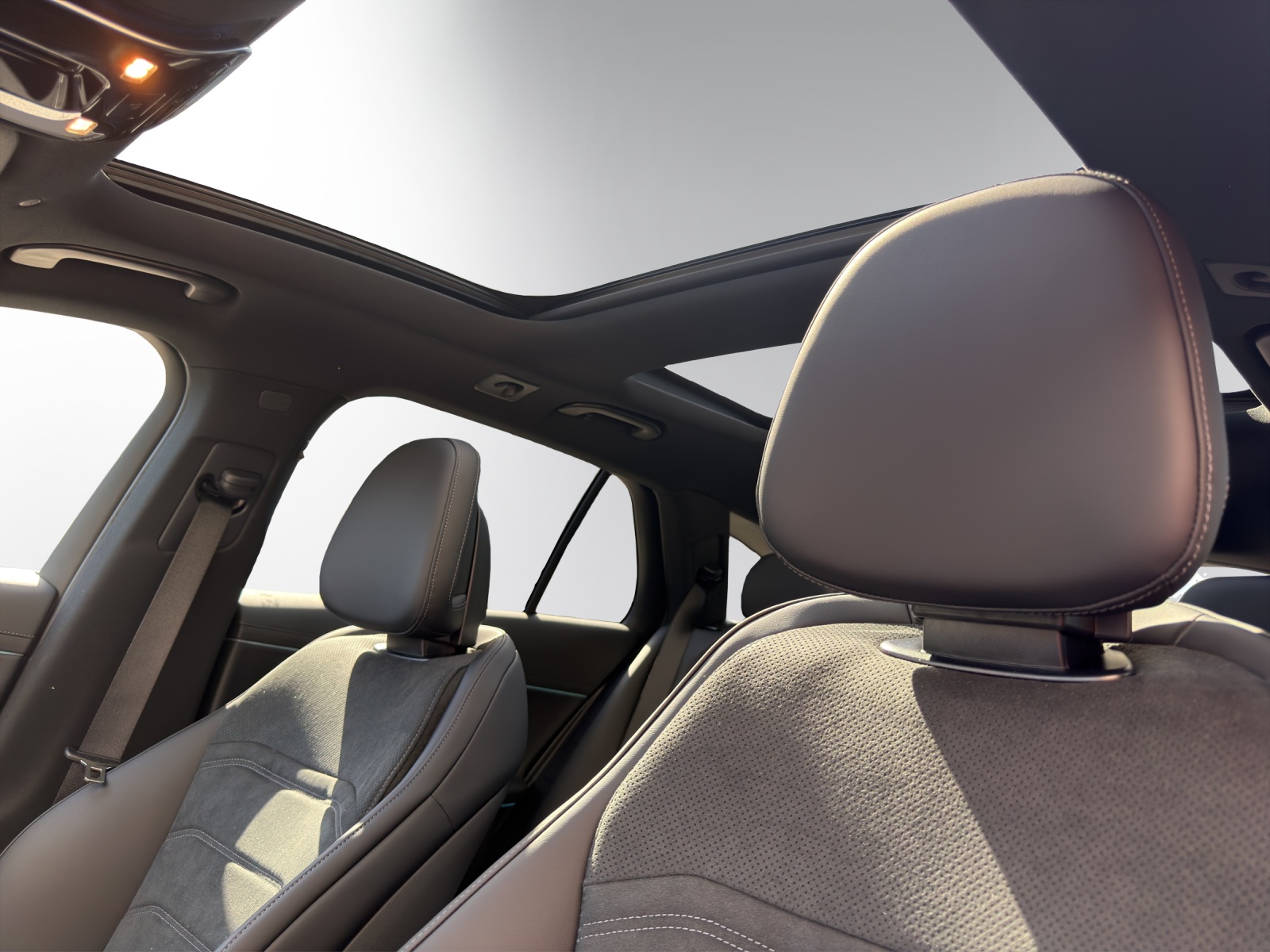 MERCEDES-BENZ E 220 d T 4Matic 9G-Tronic-image-9