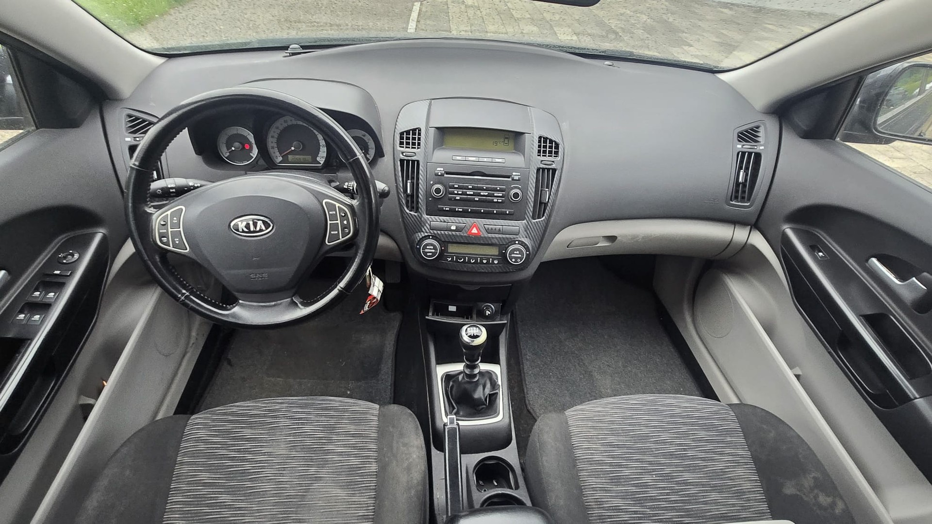 KIA Cee'd 1.6 CRDi Trend-image-9