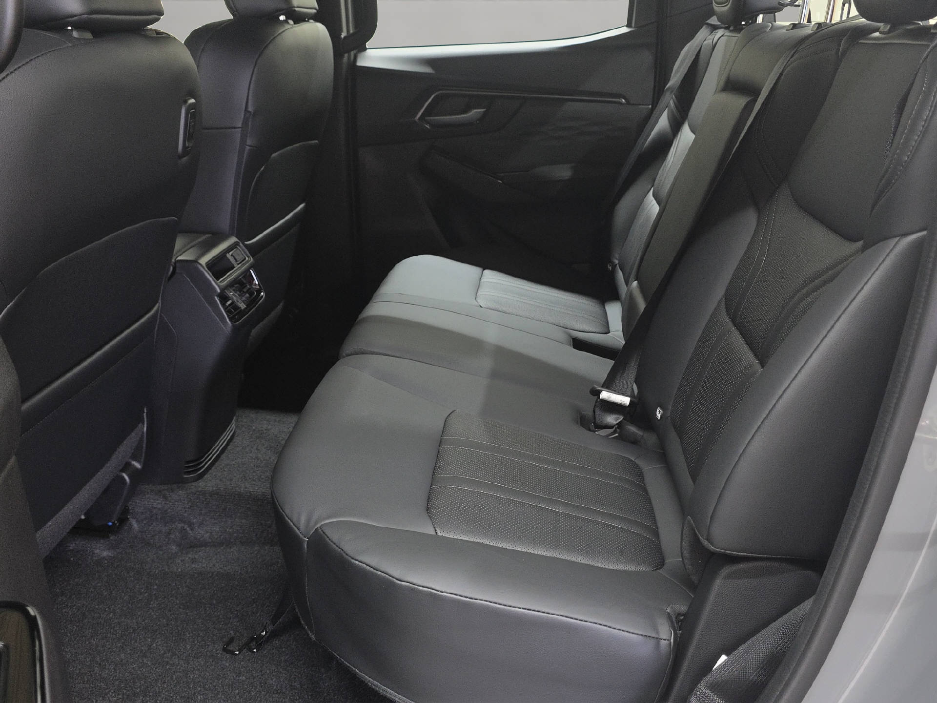 ISUZU D-Max Crew Pick-up 2.2 DDi Nitro Sport 4x4-image-8