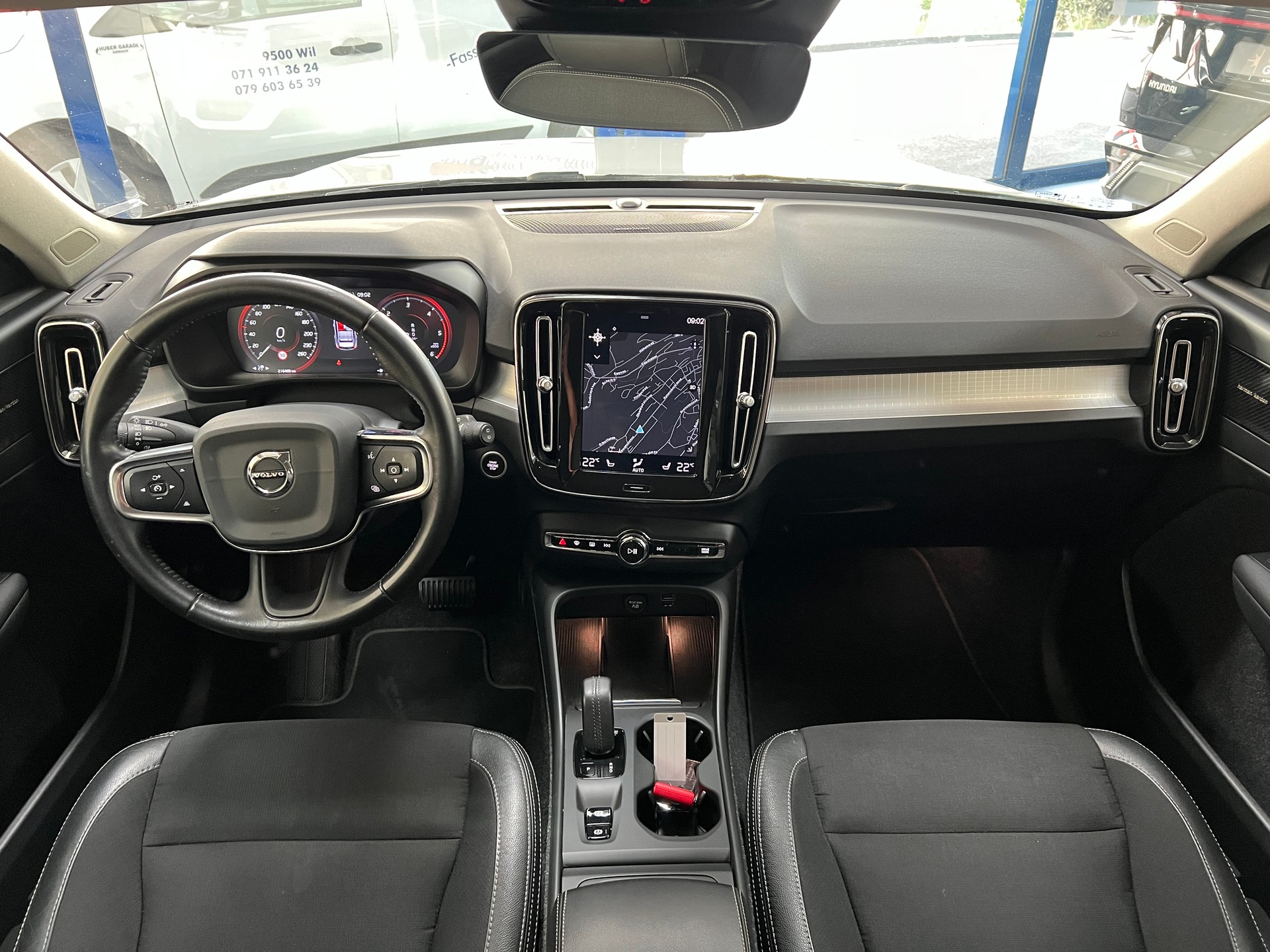 VOLVO XC40 T4 AWD Momentum Geartronic-image-7