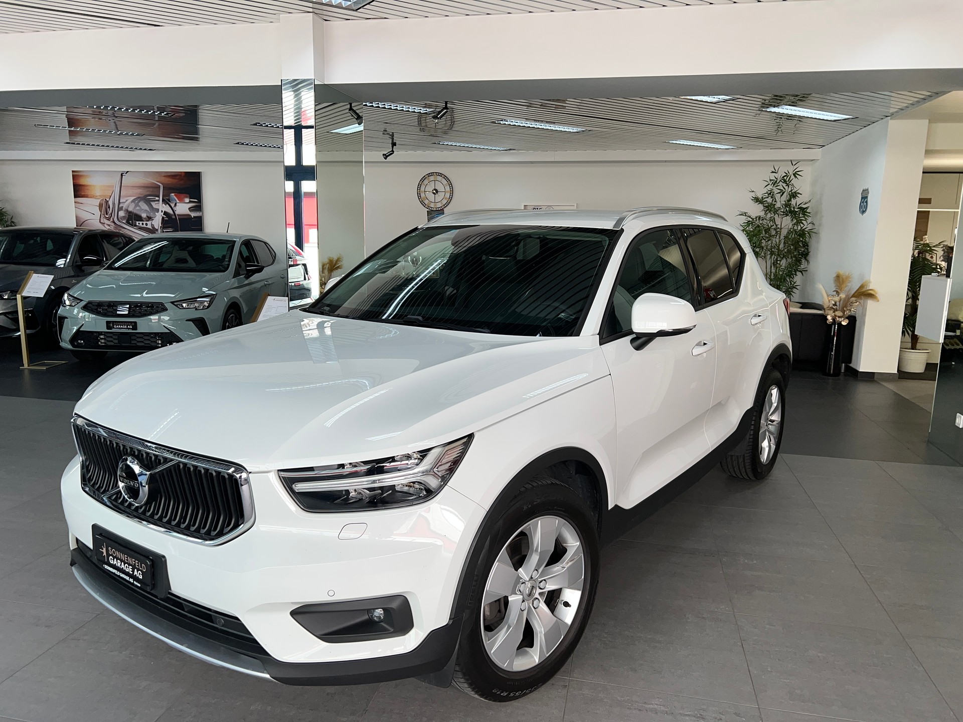 VOLVO XC40 T4 AWD Momentum Geartronic-image-1
