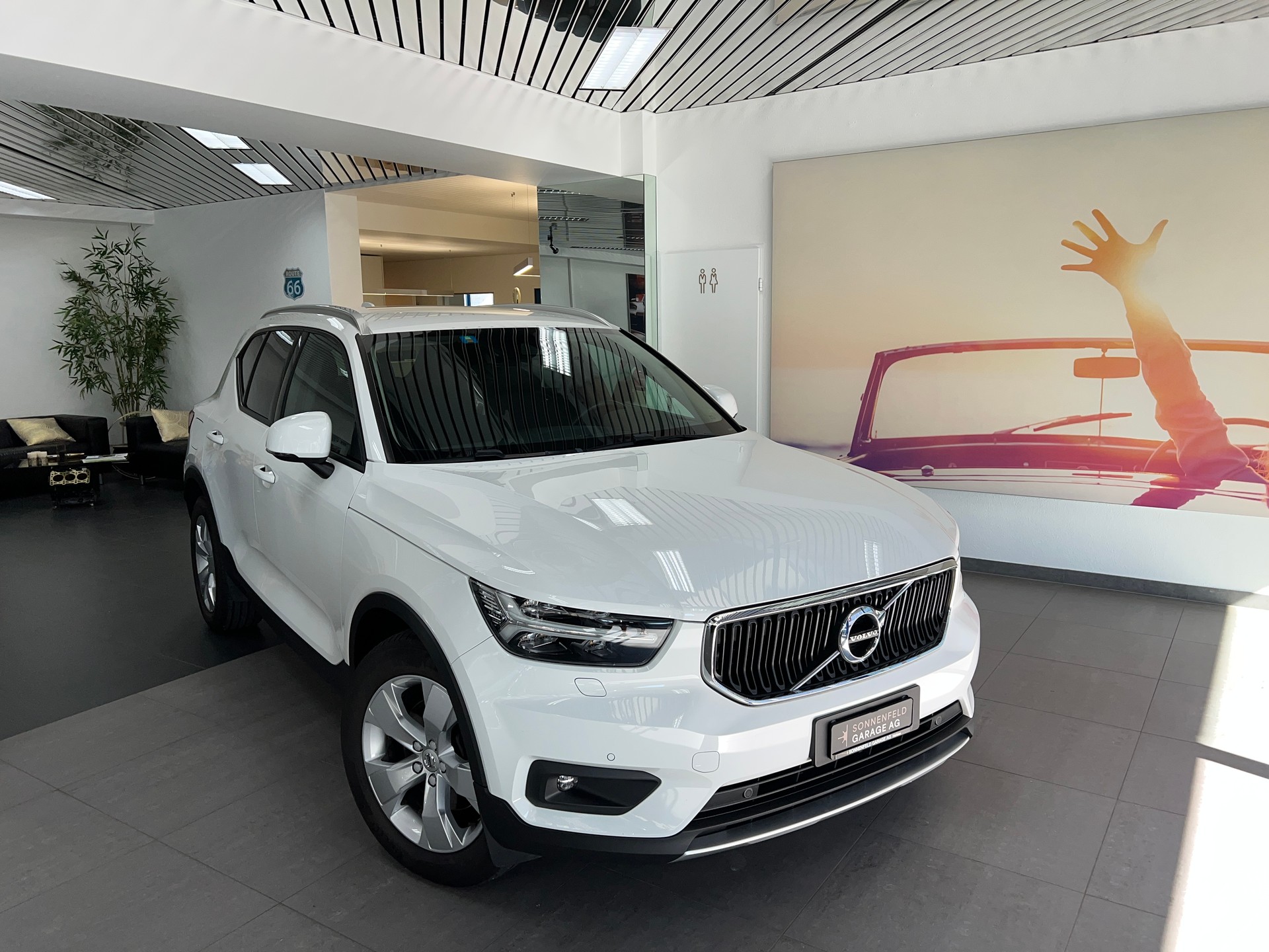 VOLVO XC40 T4 AWD Momentum Geartronic-image-0