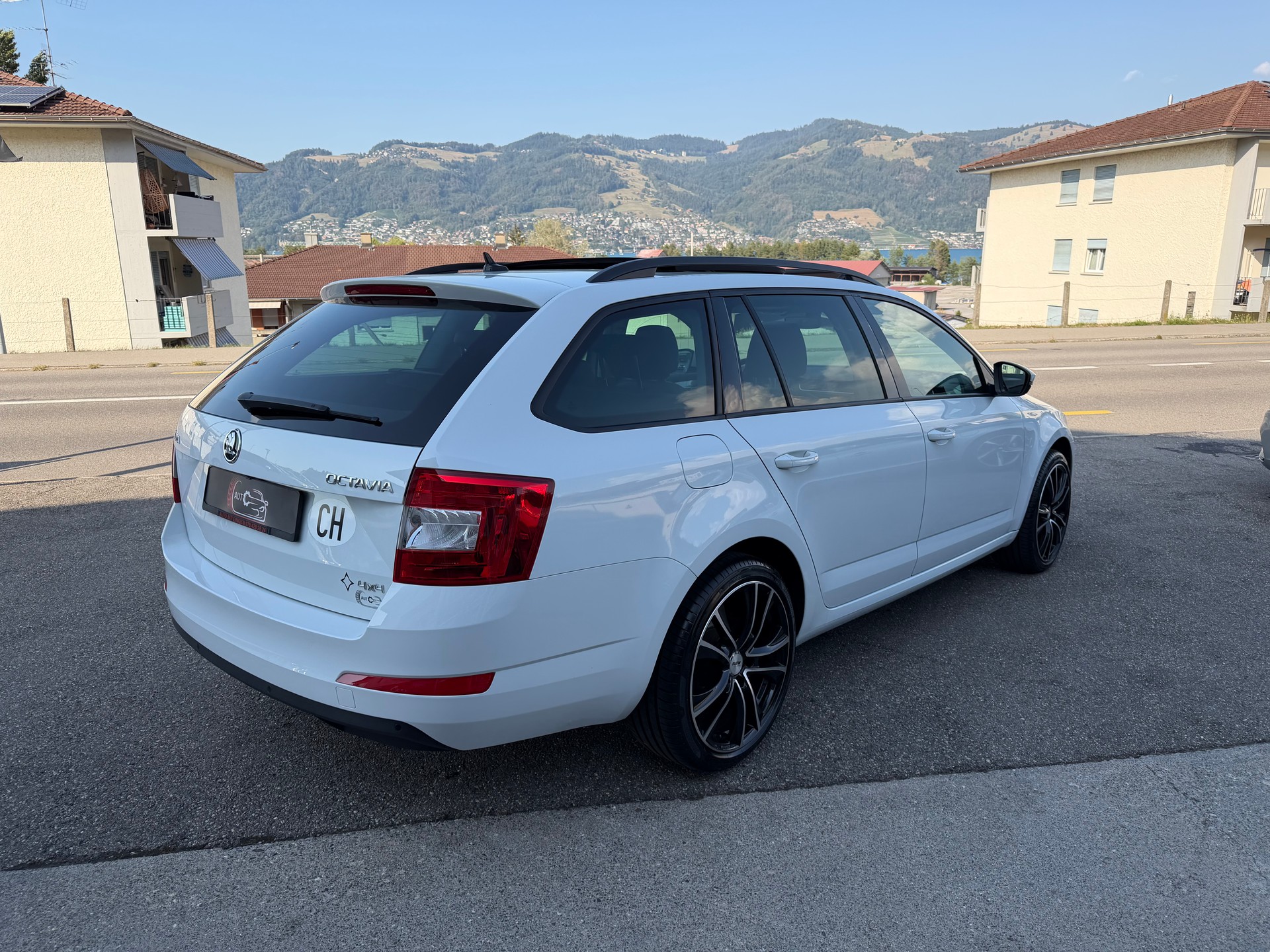 SKODA Octavia Combi 1.8 TSI Style 4x4 DSG-image-2