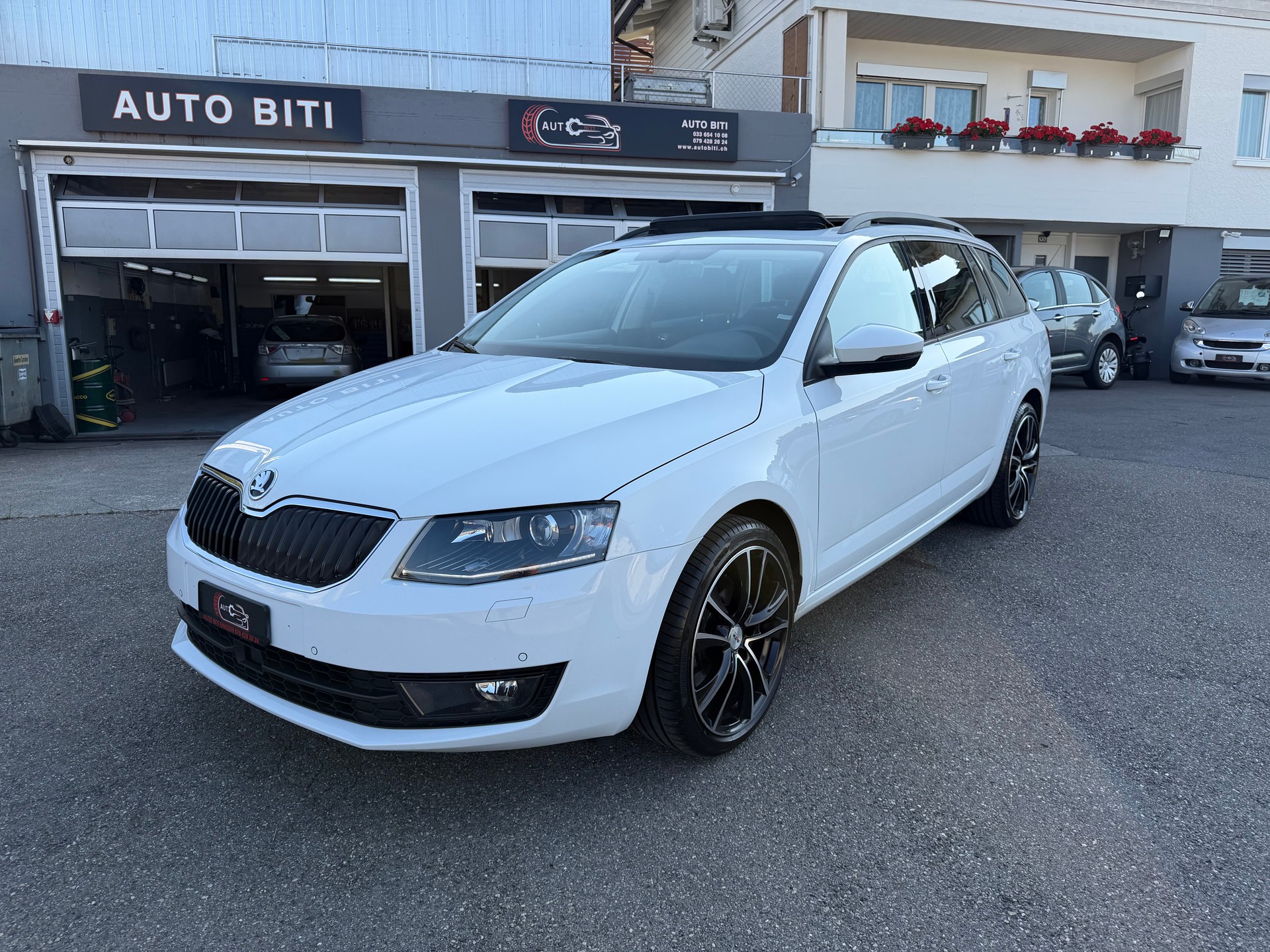 SKODA Octavia Combi 1.8 TSI Style 4x4 DSG-image-0