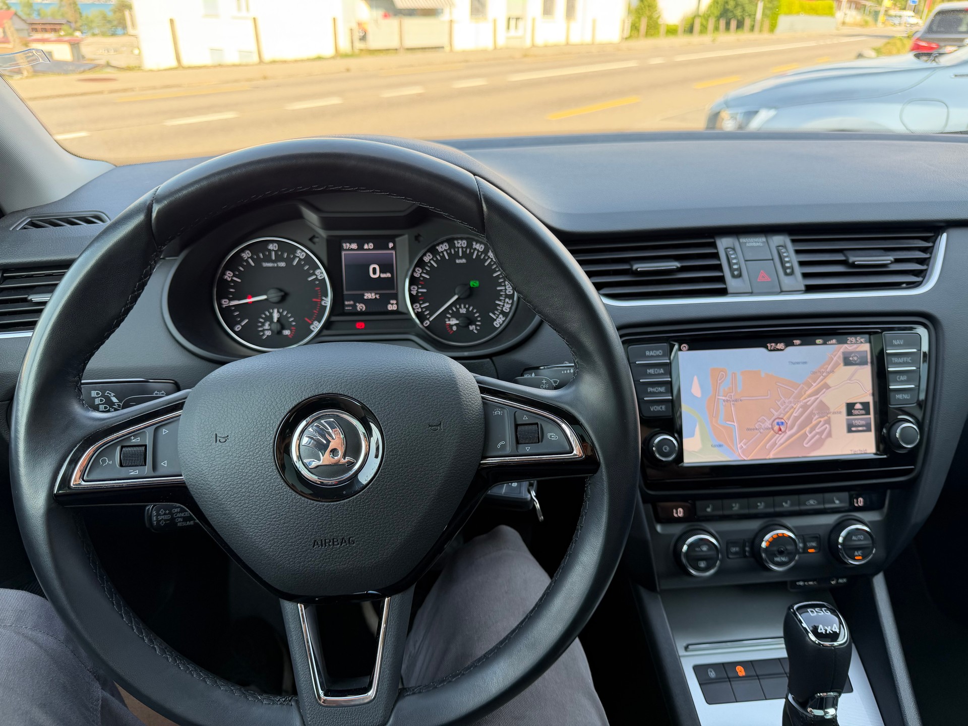 SKODA Octavia Combi 1.8 TSI Style 4x4 DSG-image-5