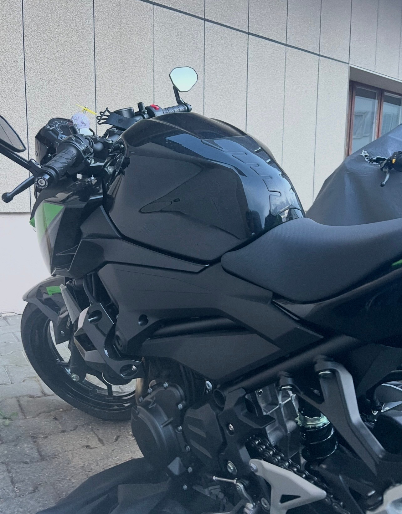 KAWASAKI Z 400-image-4