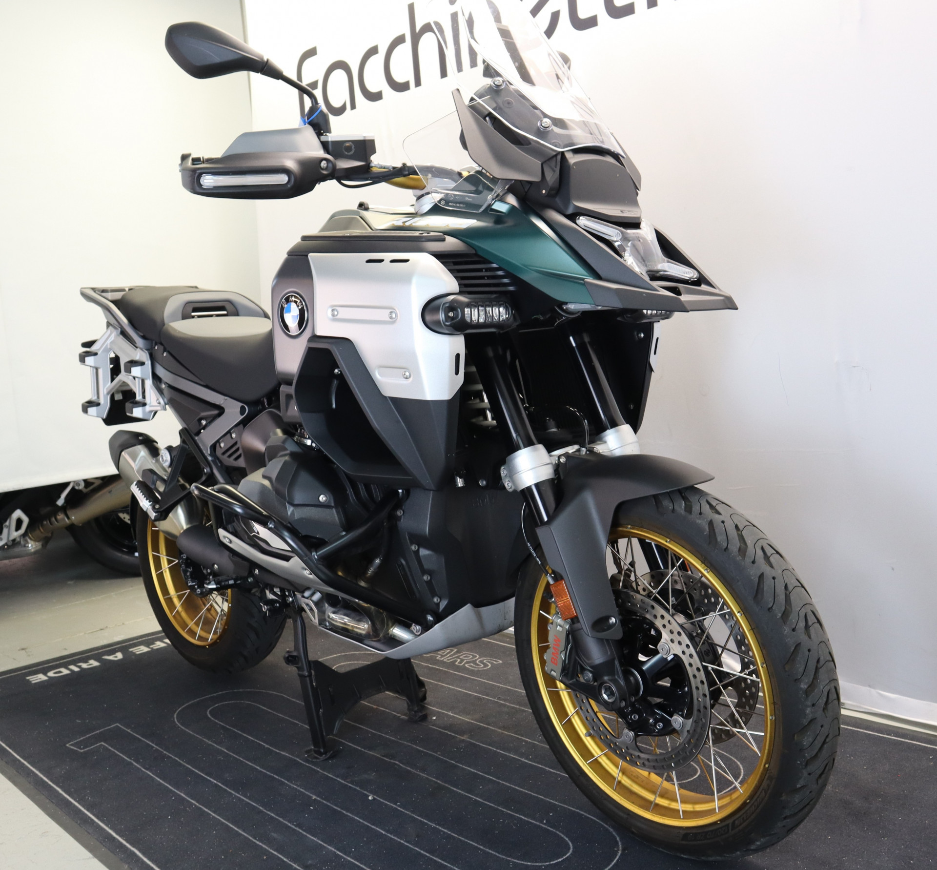 BMW R 1300 GS Adventure-showroom-element-2