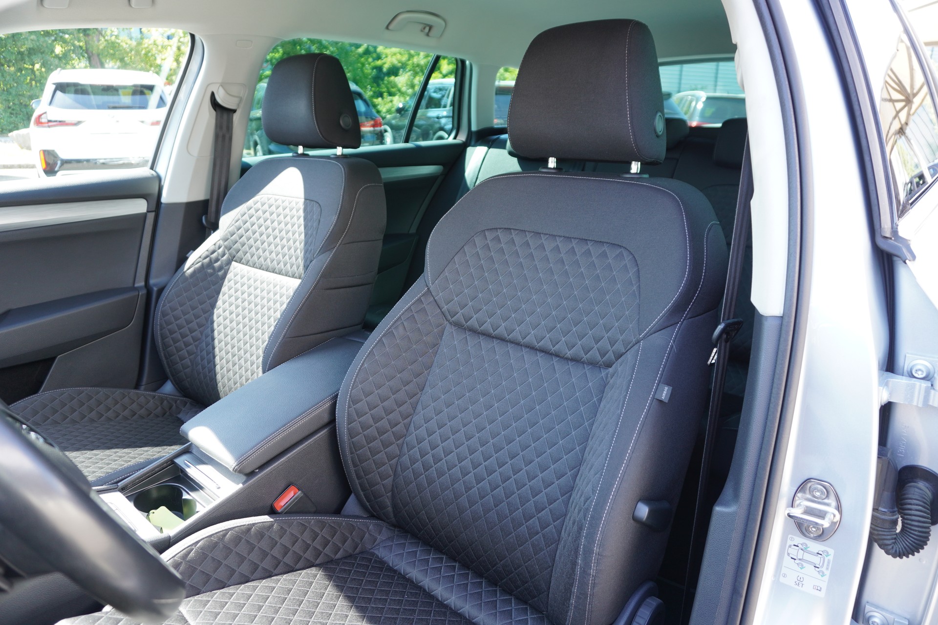 SKODA Superb Combi 2.0 TDi Ambition 4x4 DSG-image-17