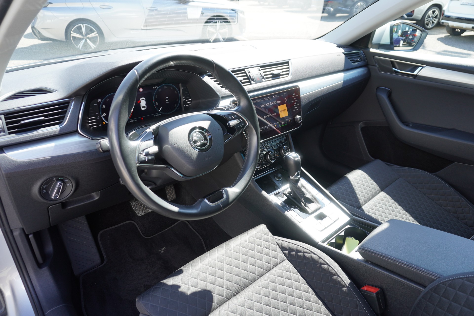 SKODA Superb Combi 2.0 TDi Ambition 4x4 DSG-image-16