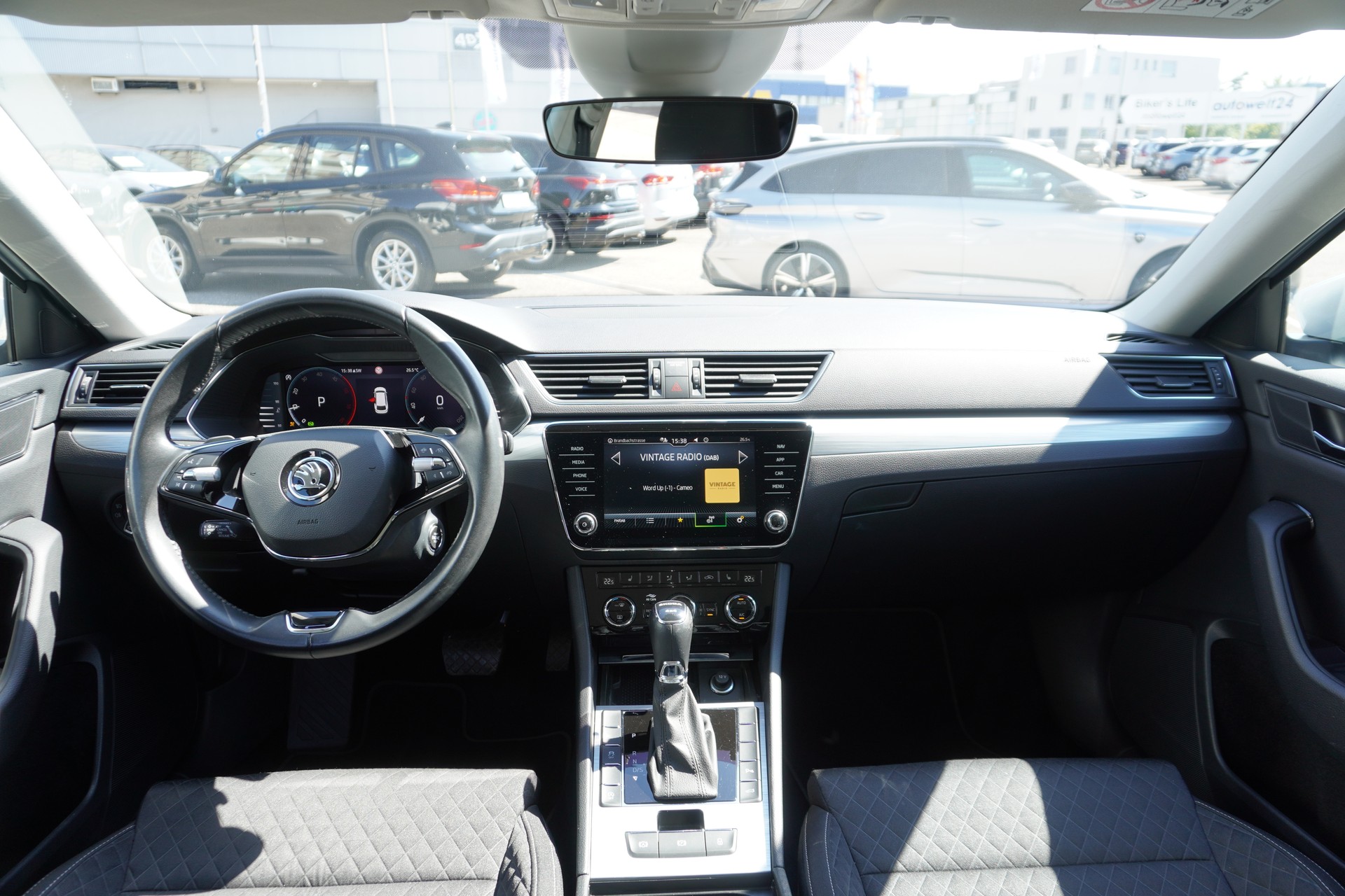 SKODA Superb Combi 2.0 TDi Ambition 4x4 DSG-image-19