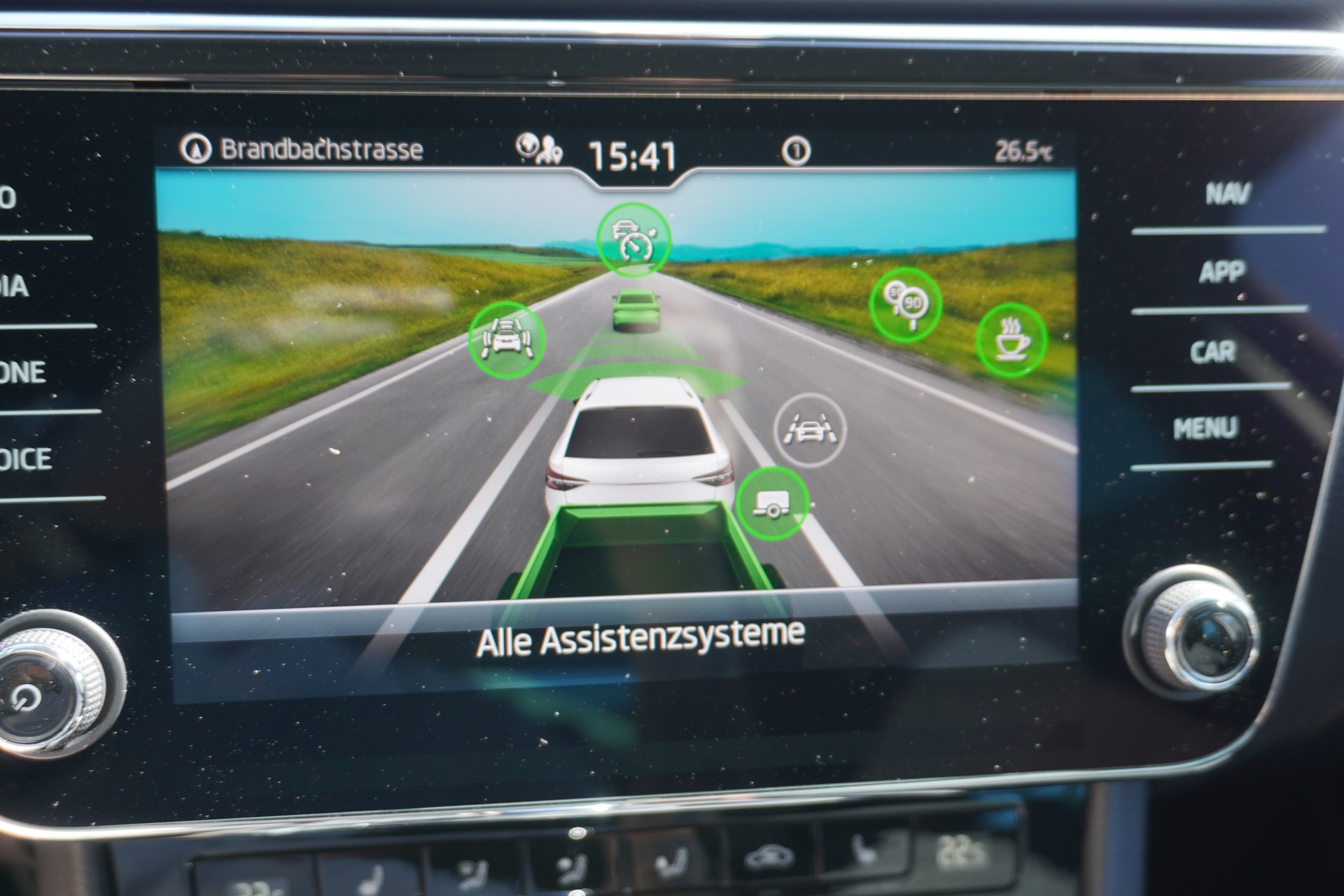 SKODA Superb Combi 2.0 TDi Ambition 4x4 DSG-image-32