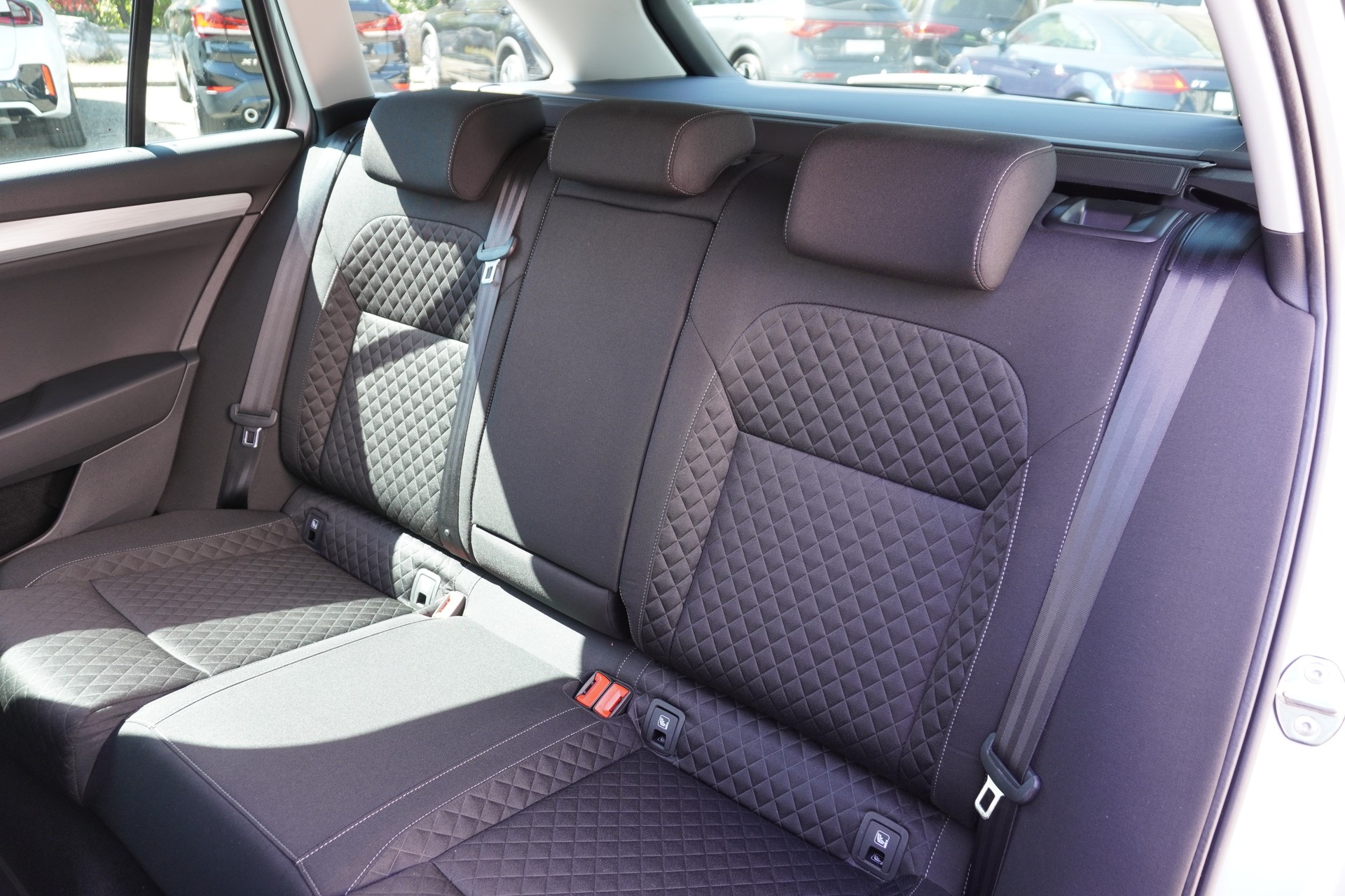 SKODA Superb Combi 2.0 TDi Ambition 4x4 DSG-image-18
