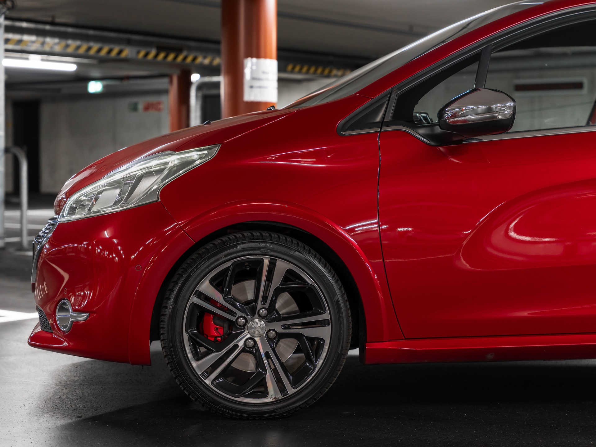 PEUGEOT 208 1.6 Turbo GTi-image-2