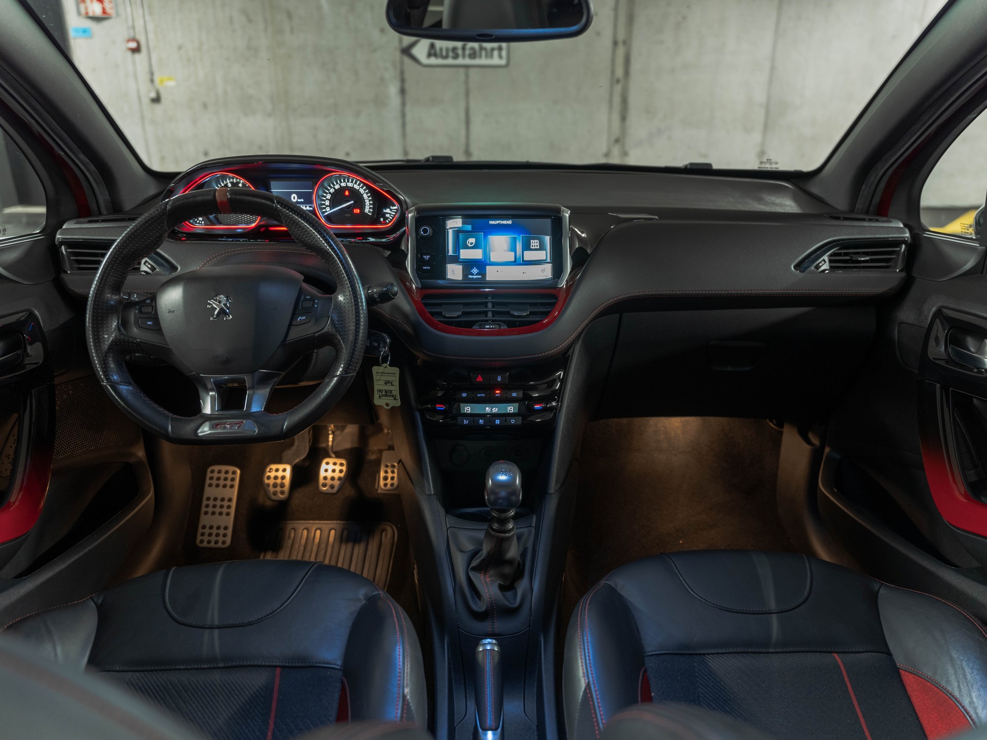 PEUGEOT 208 1.6 Turbo GTi-image-17