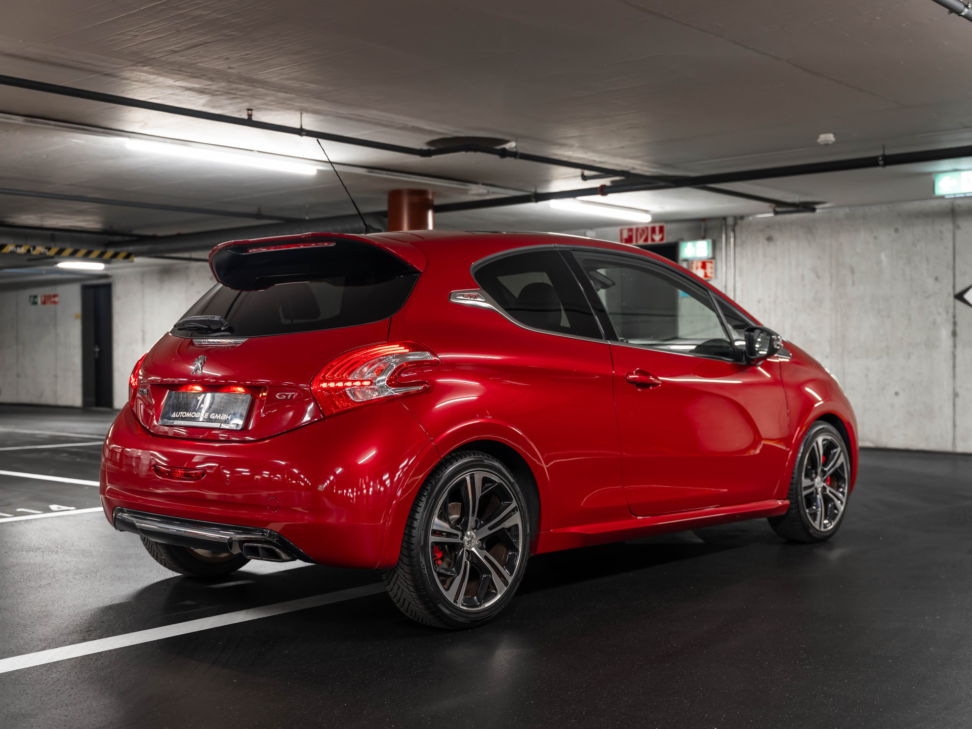 PEUGEOT 208 1.6 Turbo GTi-image-12