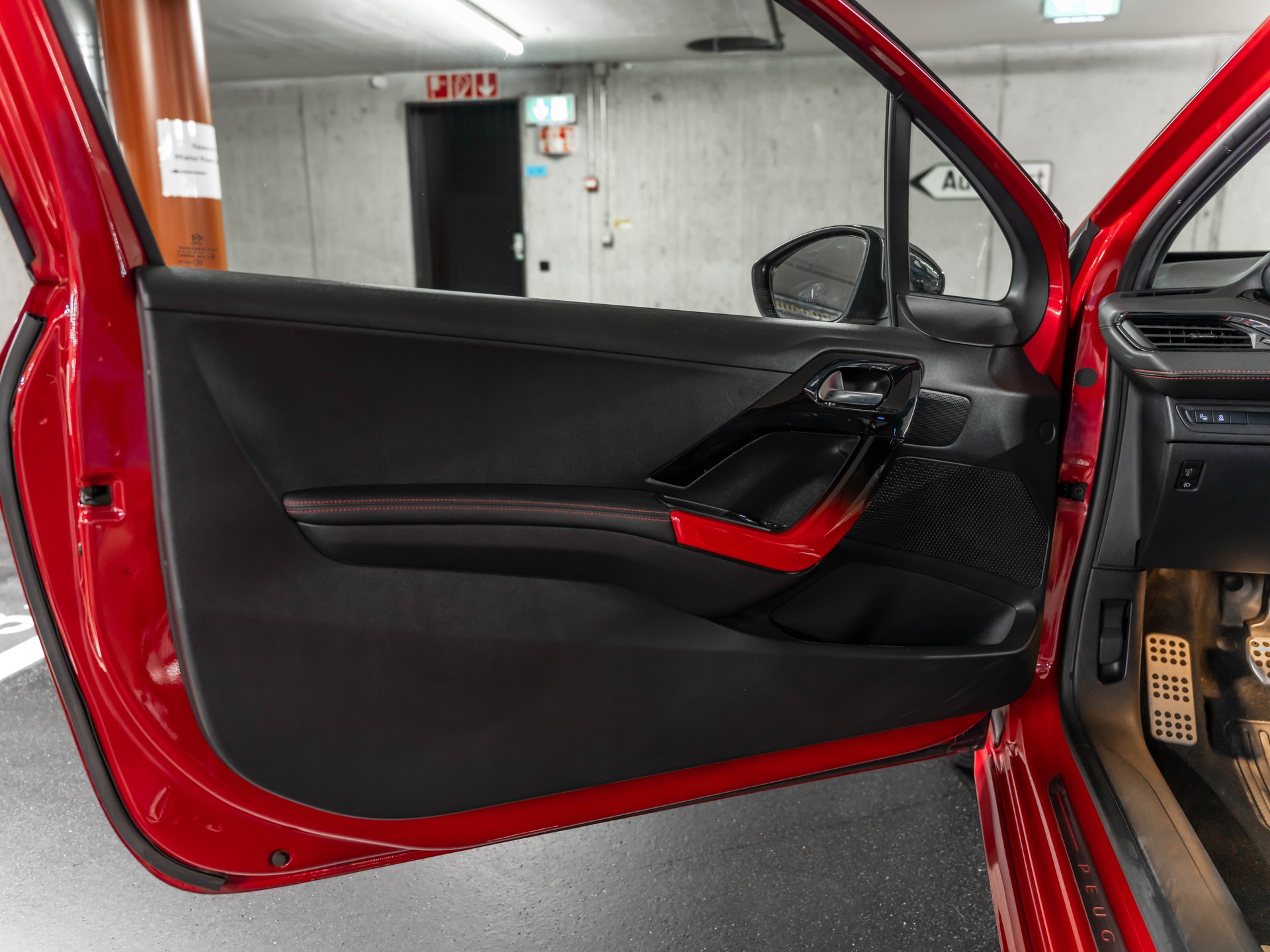 PEUGEOT 208 1.6 Turbo GTi-image-26