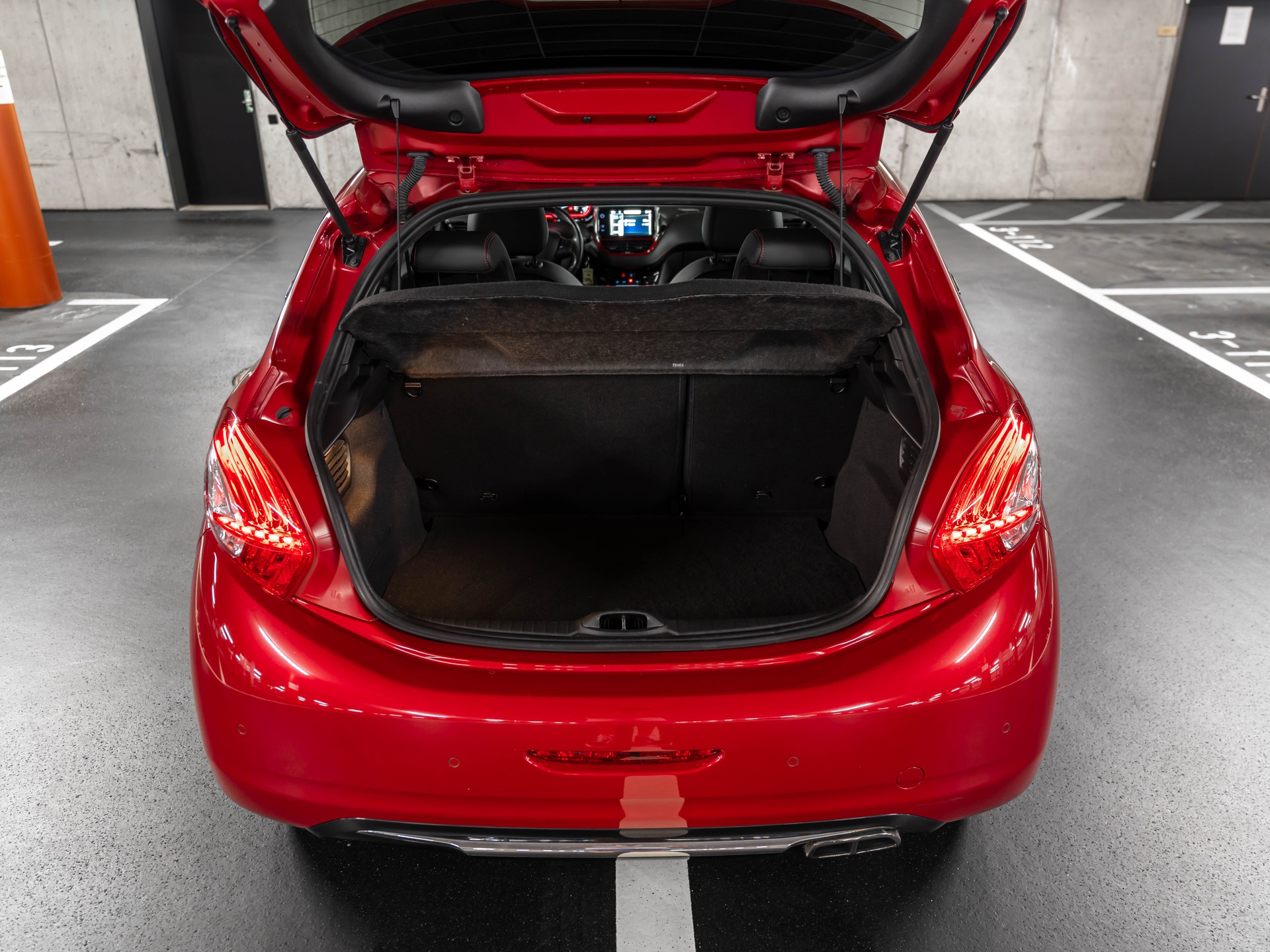 PEUGEOT 208 1.6 Turbo GTi-image-9