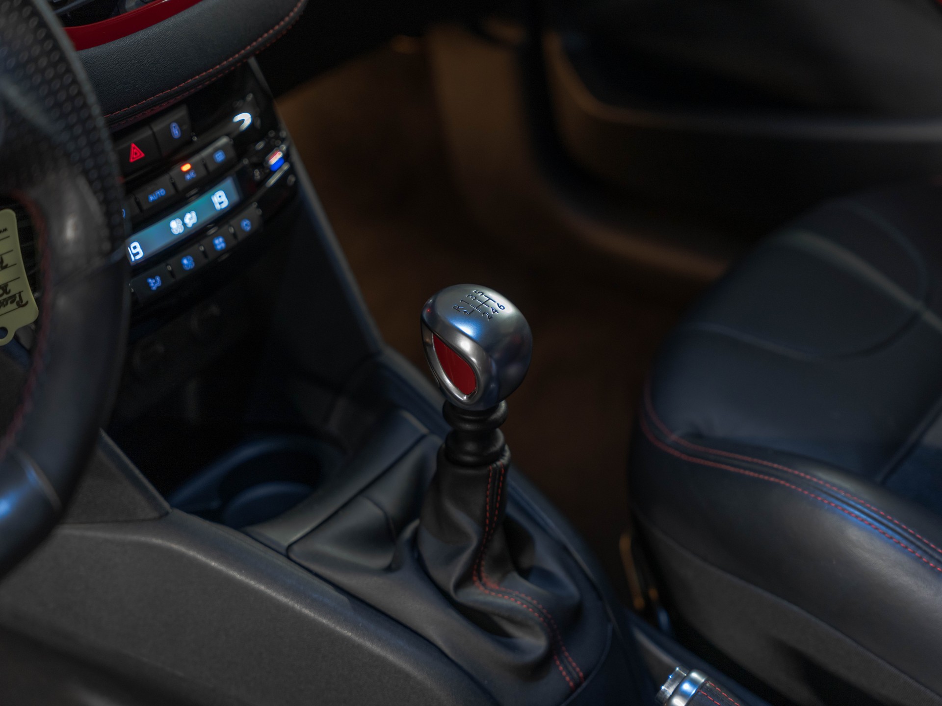PEUGEOT 208 1.6 Turbo GTi-image-24