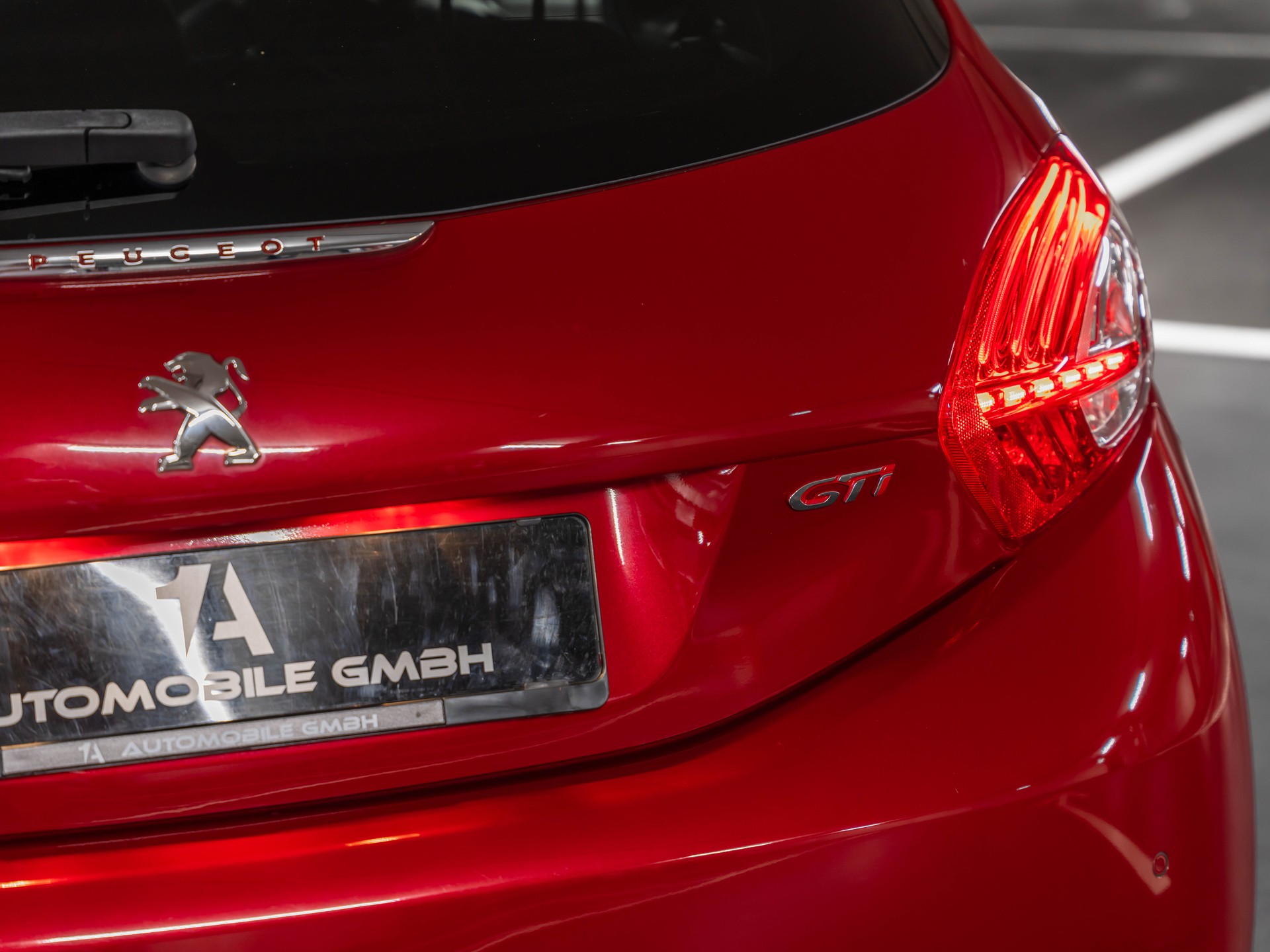 PEUGEOT 208 1.6 Turbo GTi-image-10