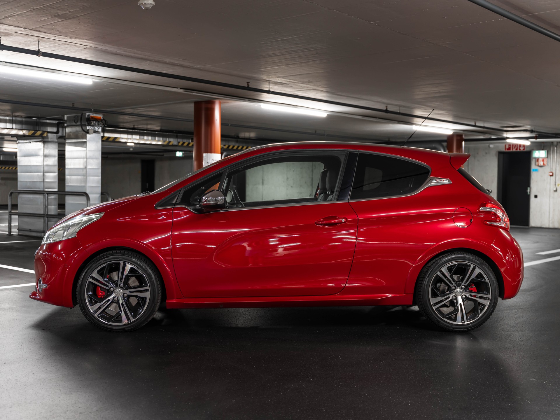 PEUGEOT 208 1.6 Turbo GTi-image-5
