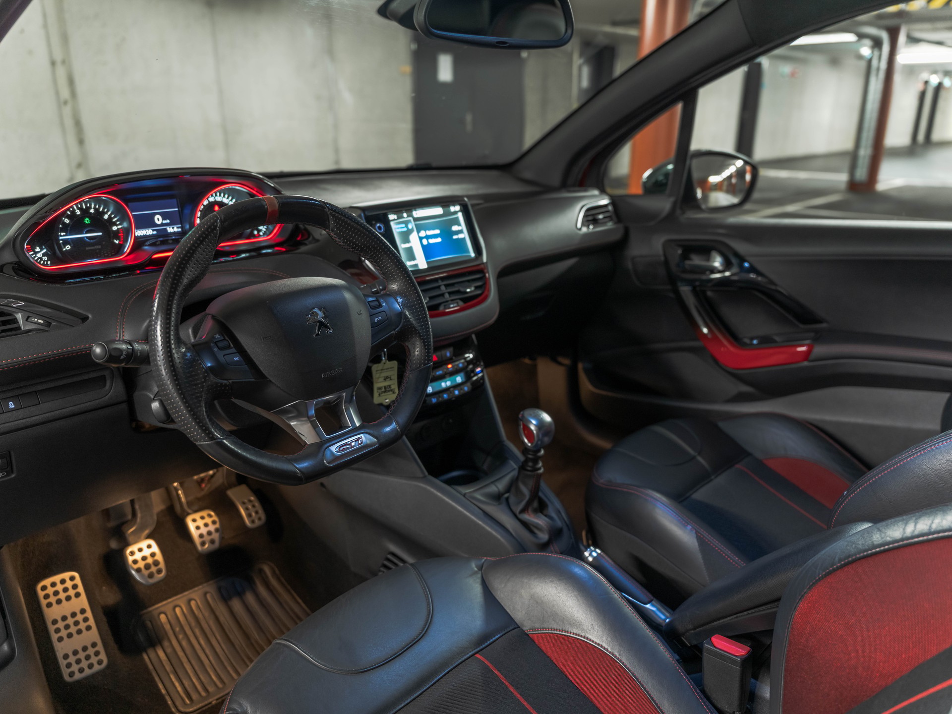 PEUGEOT 208 1.6 Turbo GTi-image-27